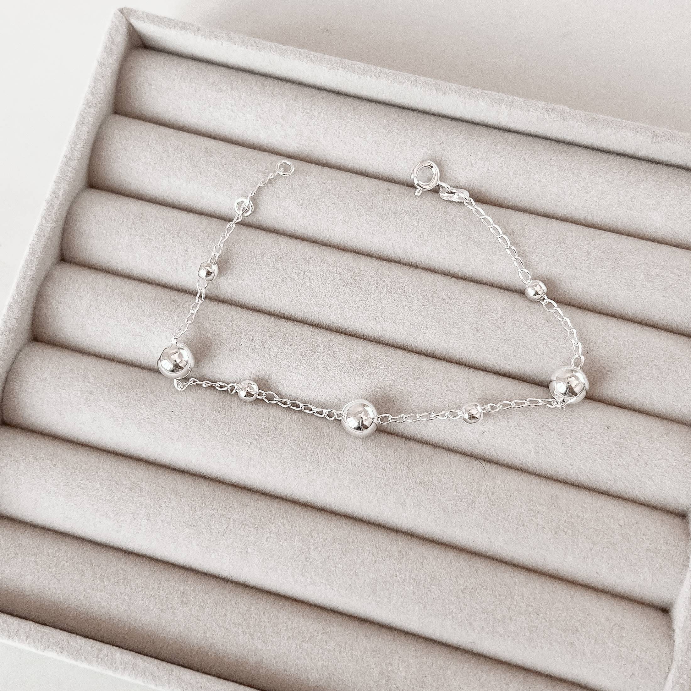 Pulseira bolas 4 e 7mm corrente cadeado