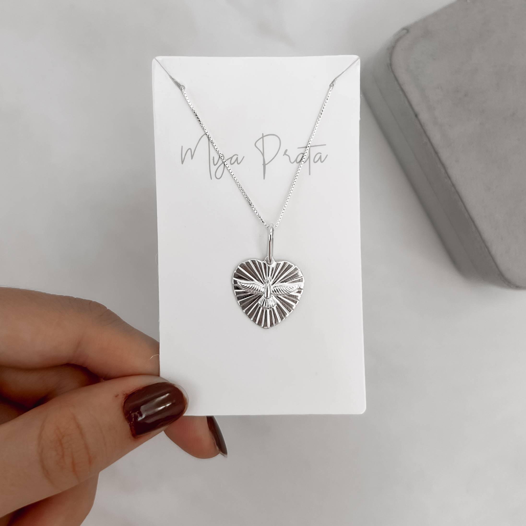 Colar pingente coração Espírito Santo com vinco 17mm 45cm