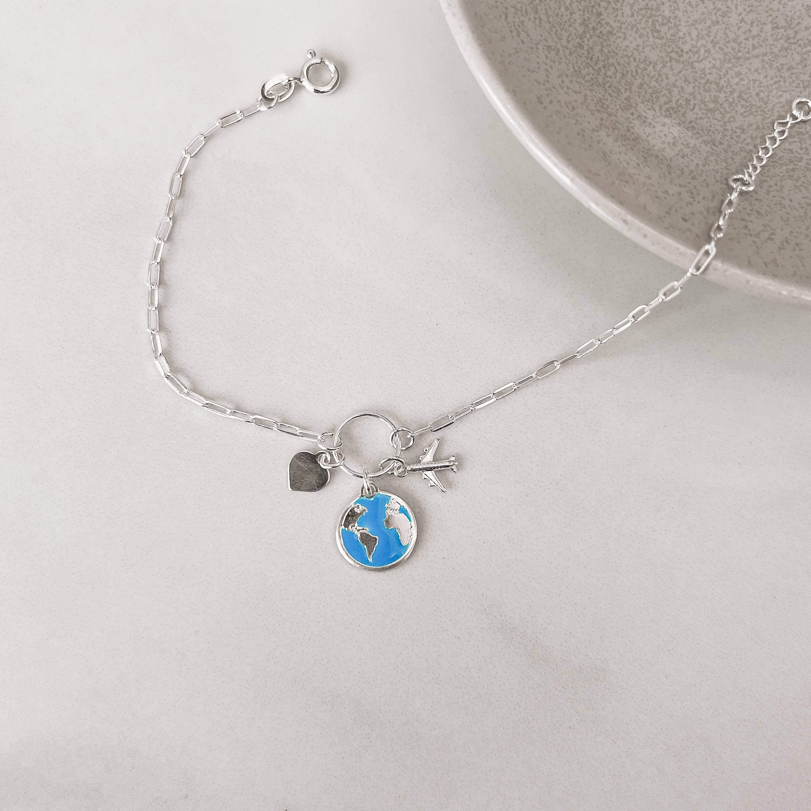 Pulseira entremeio círculo pingentes coração, planeta terra e avião