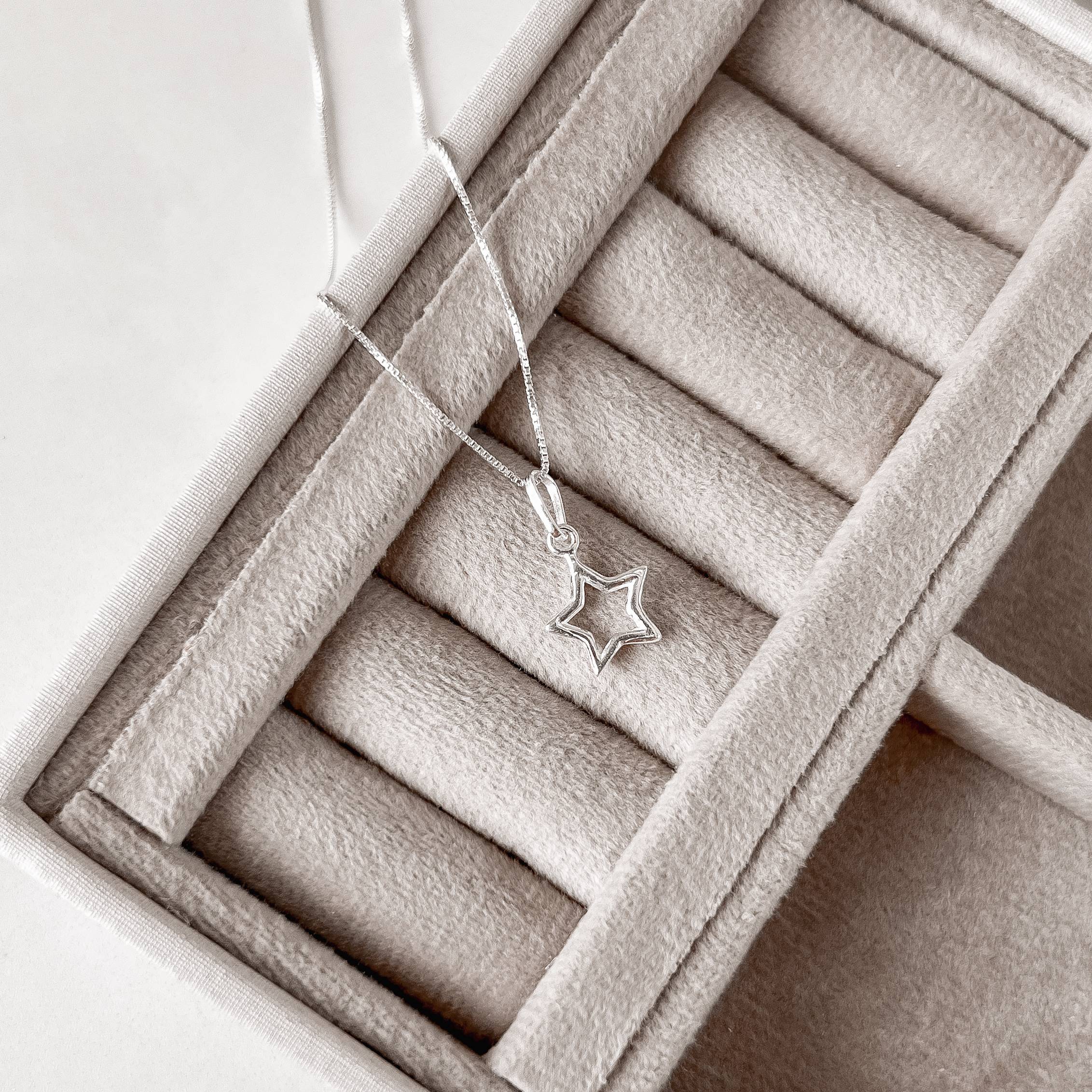 Imagem Secundária Colar pingente estrela vazada 11mm 40cm