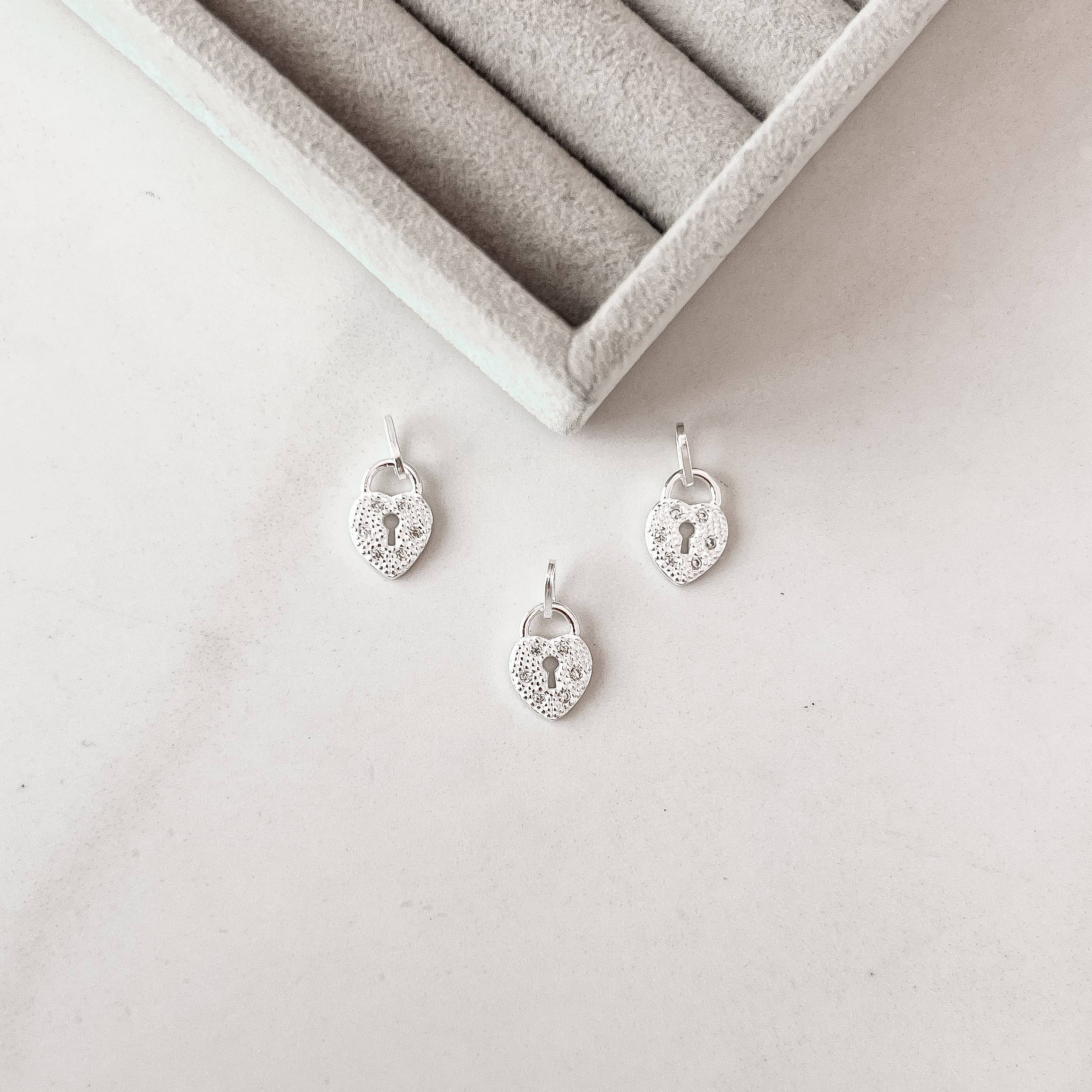 Pingente cadeado coração cravejado 13mm