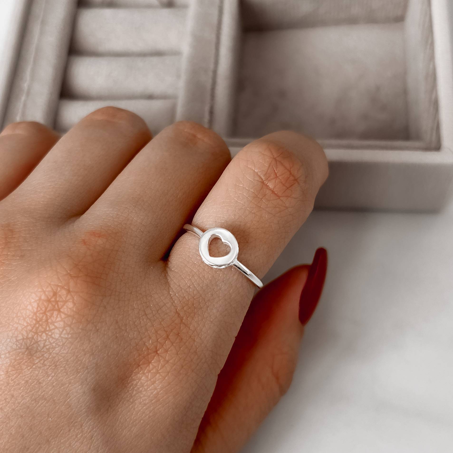 Imagem Anel medalha coração vazado detalhe cravejado