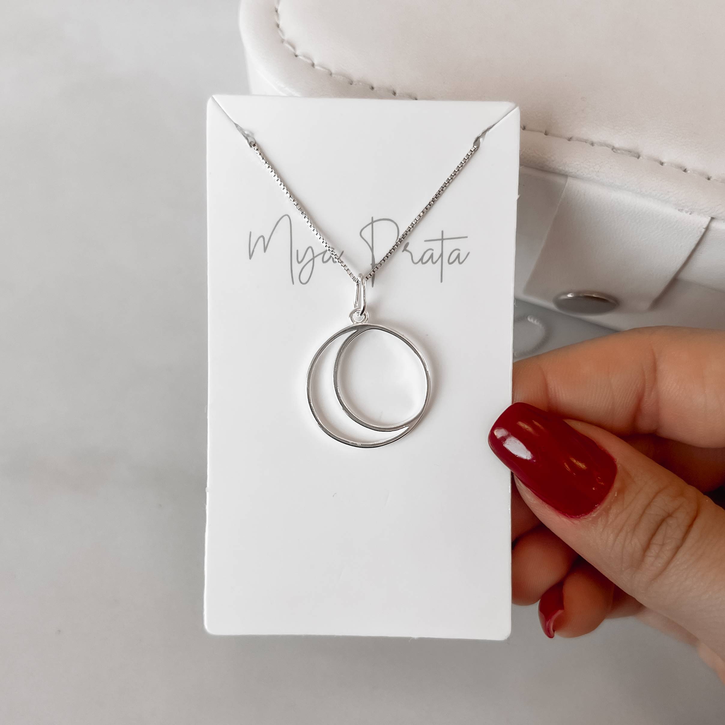 Imagem Colar pingente medalha lua vazada 20mm 45cm