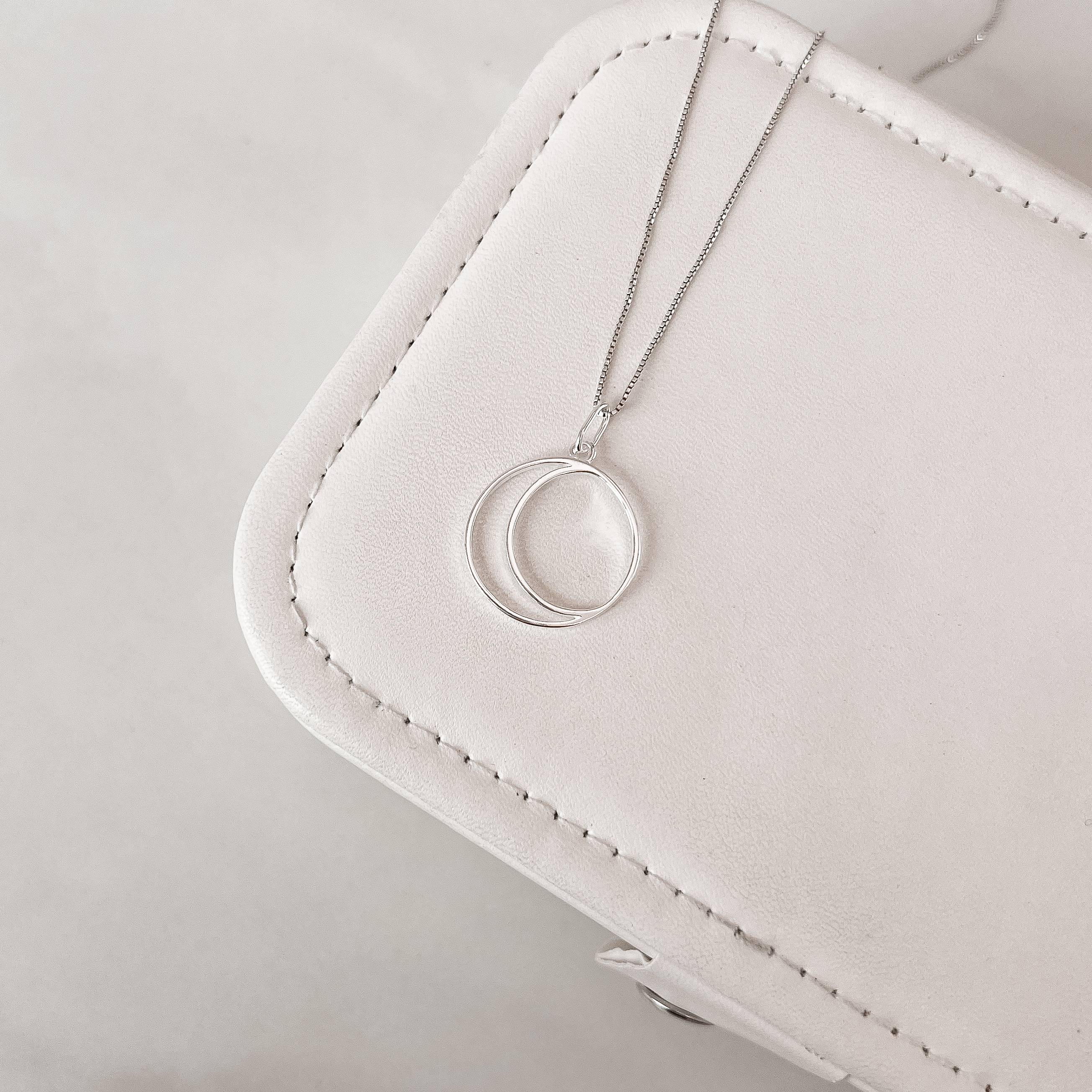 Imagem Secundária Colar pingente medalha lua vazada 20mm 45cm