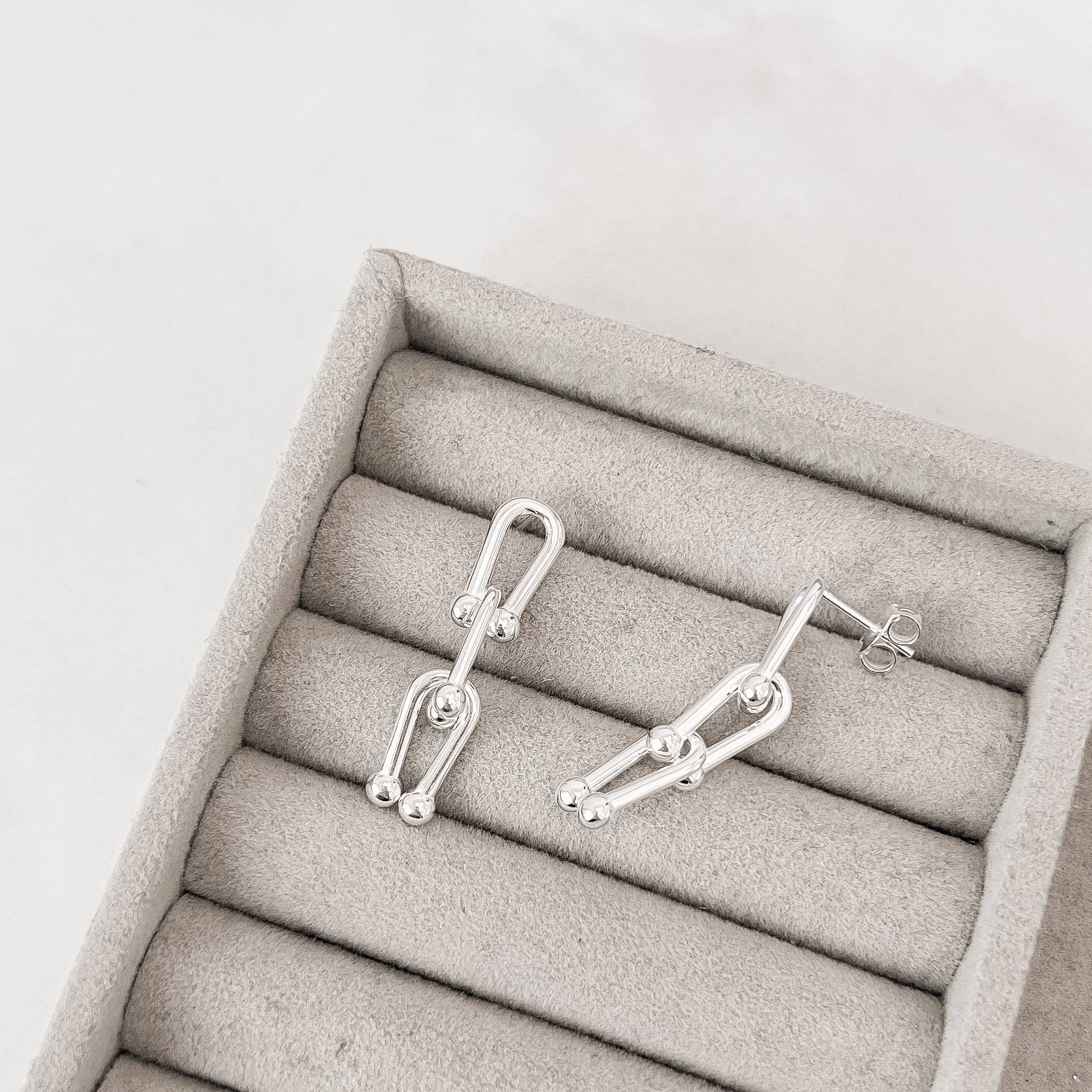 Imagem Brinco elos com bolinhas 36mm