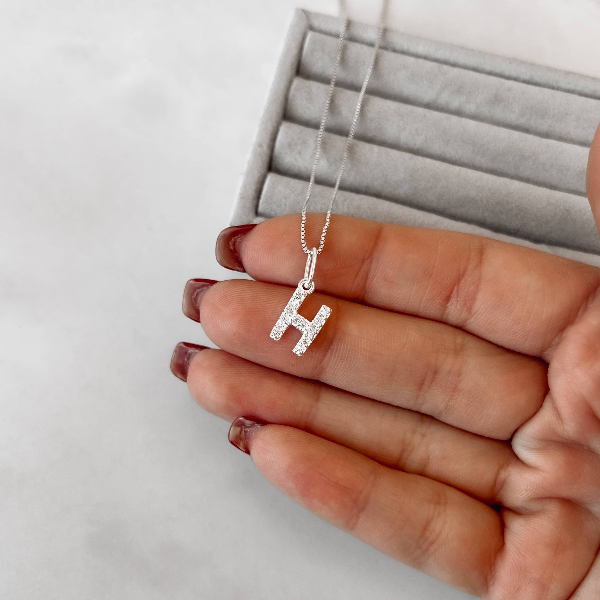 Imagem Secundária Colar pingente letra H cravejada 10mm 45cm