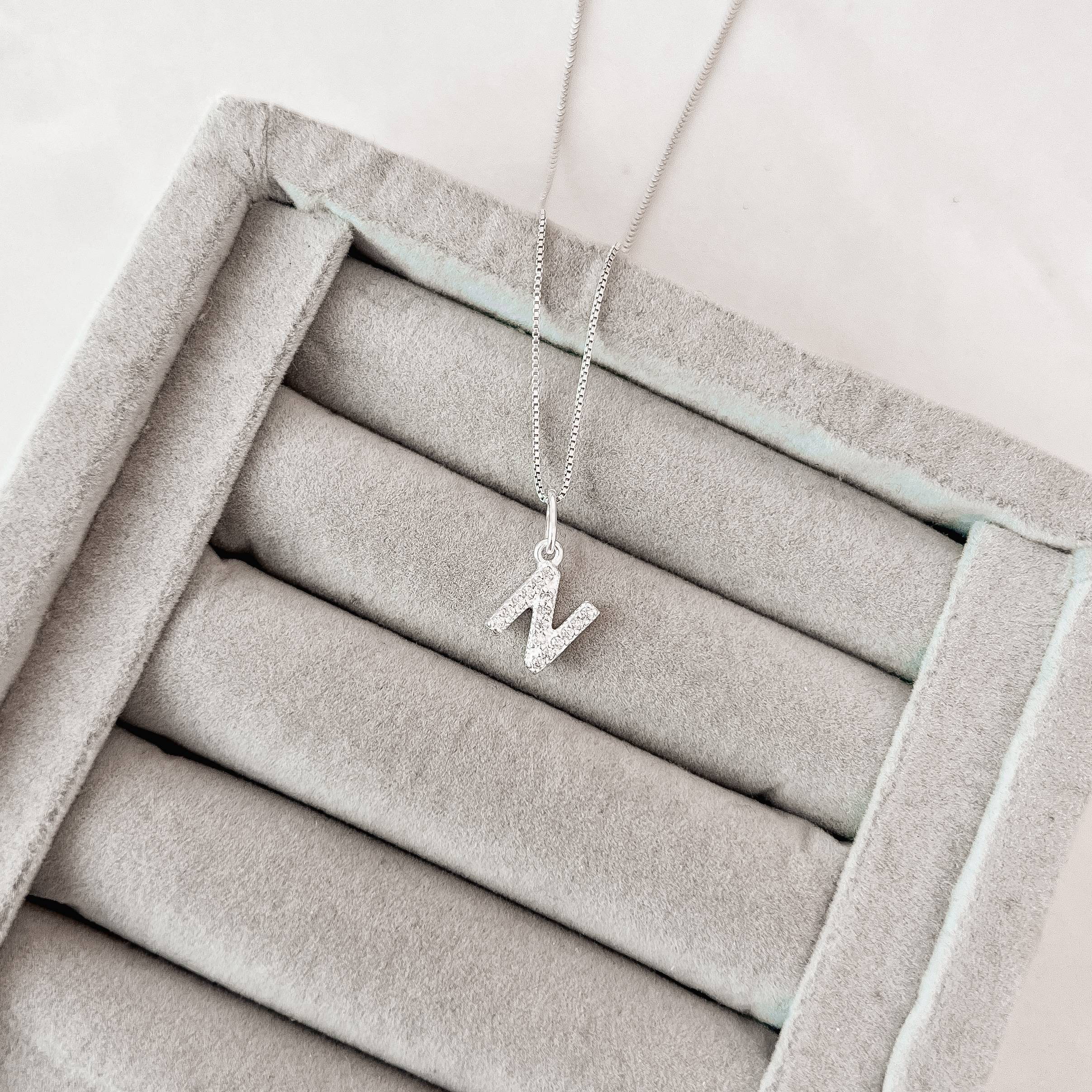 Colar pingente letra N cravejada 9mm 45cm