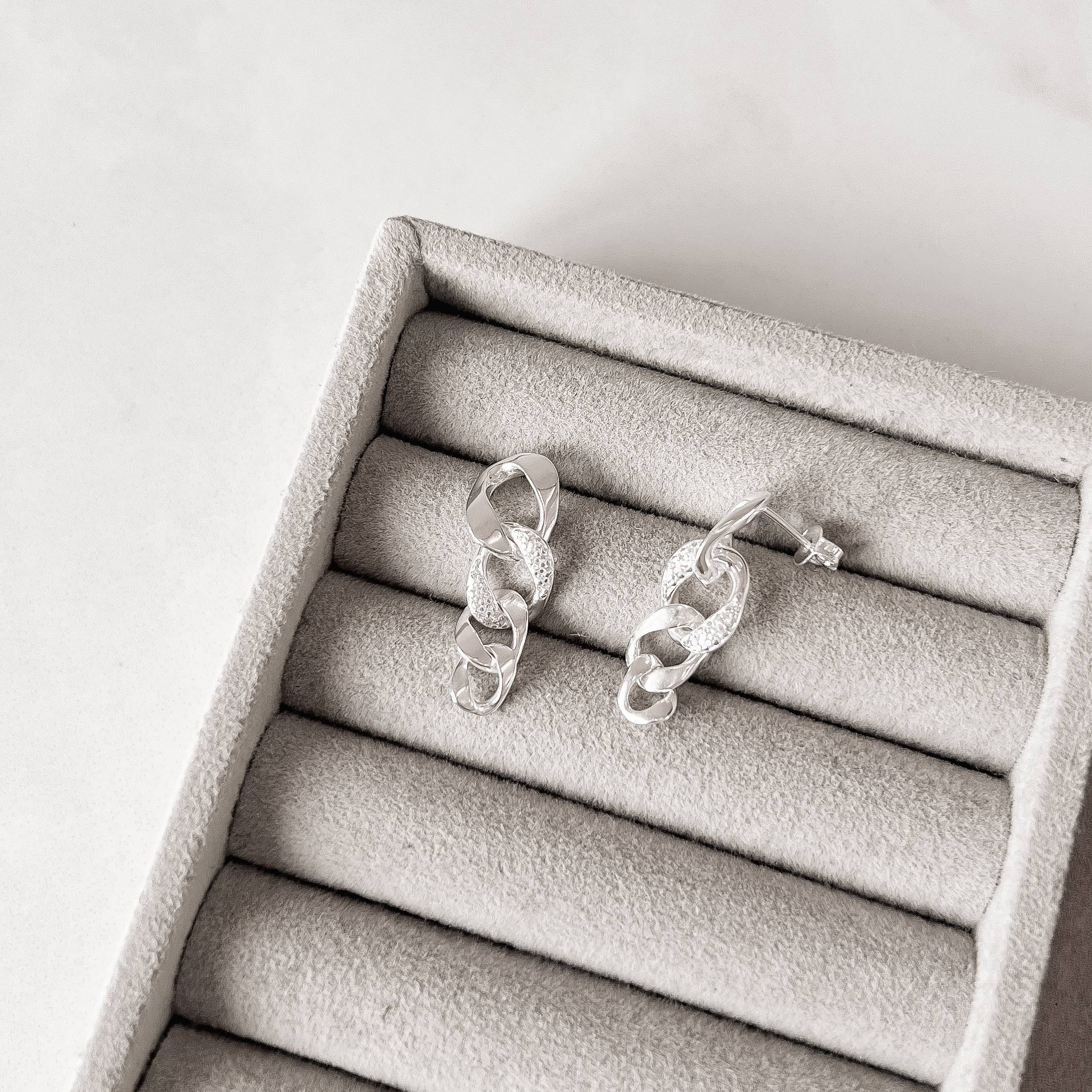 Imagem Secundária Brinco corrente detalhe cravejado 28mm