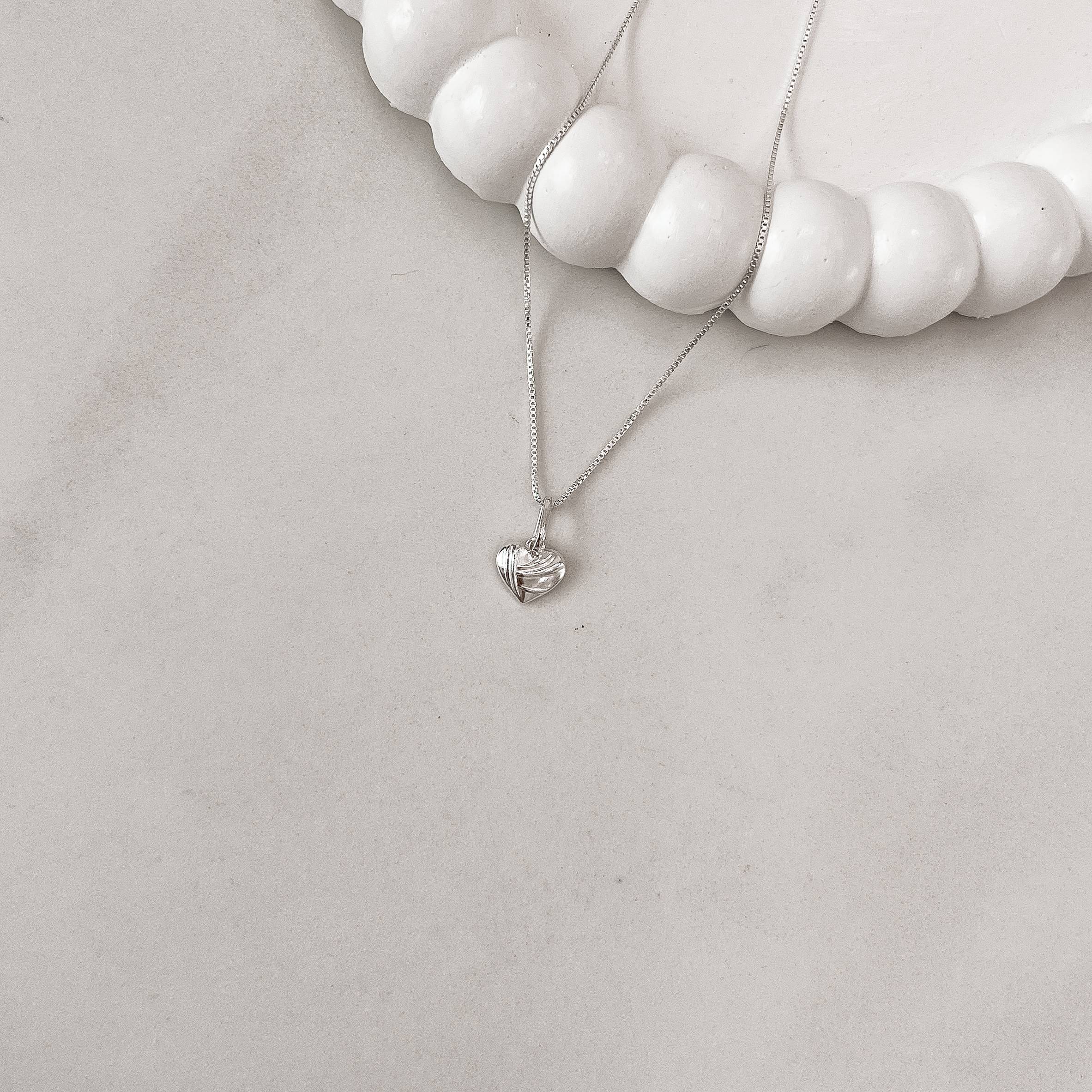 Imagem Colar pingente coração desenhado 8mm 40cm