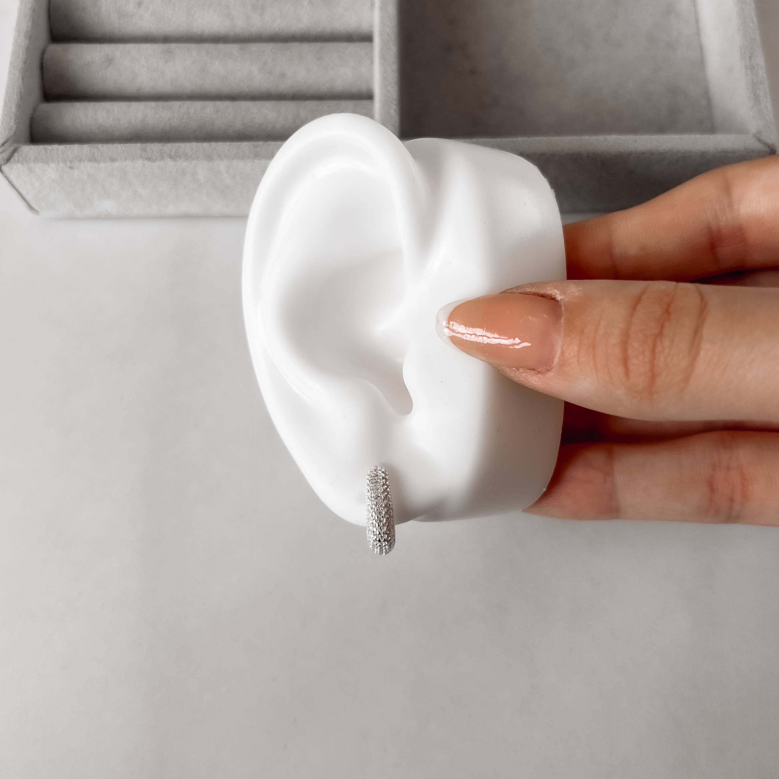 Imagem Secundária Argola click quadrada com cravejado 13mm