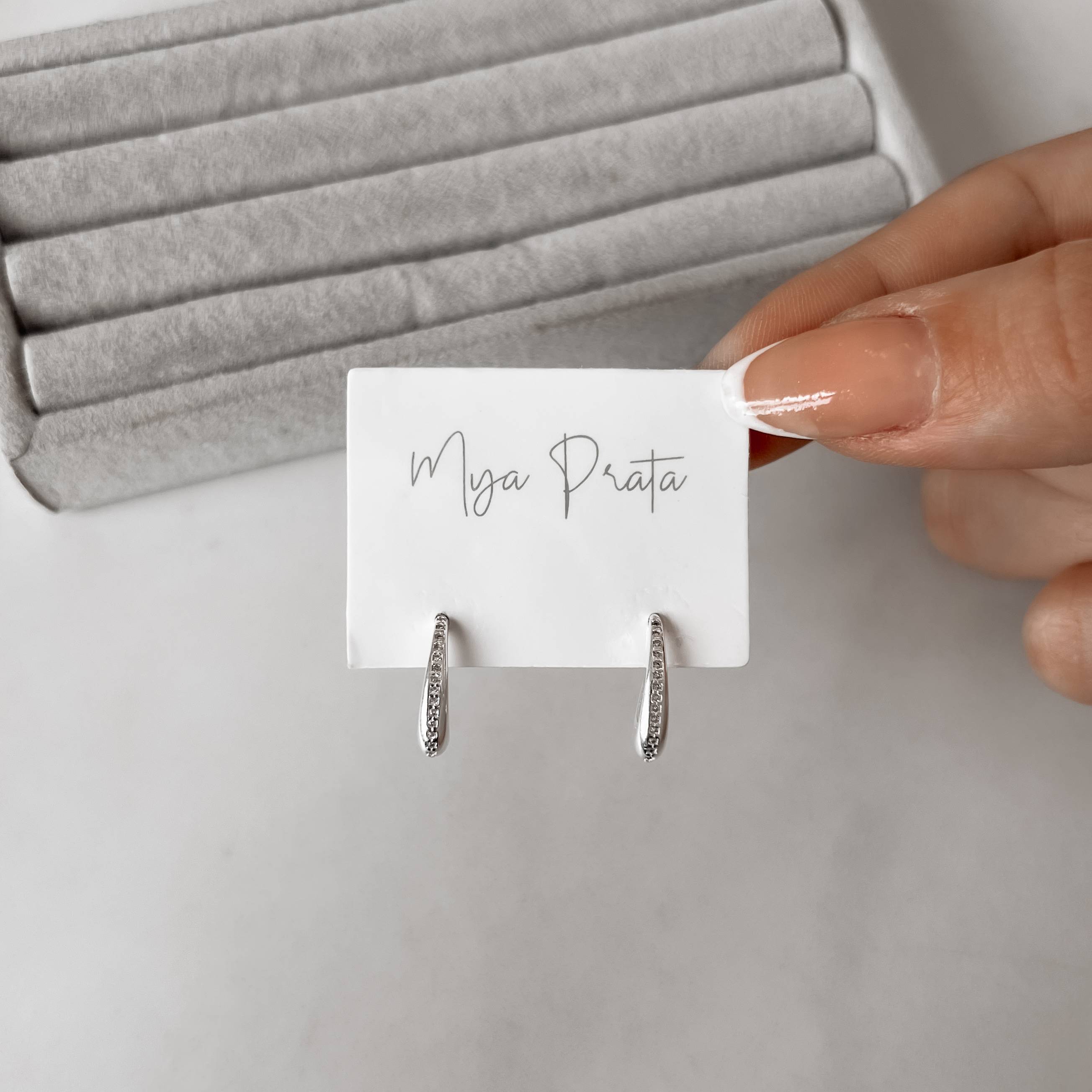 Imagem Secundária Argola oval cravejada 15mm tarraxa