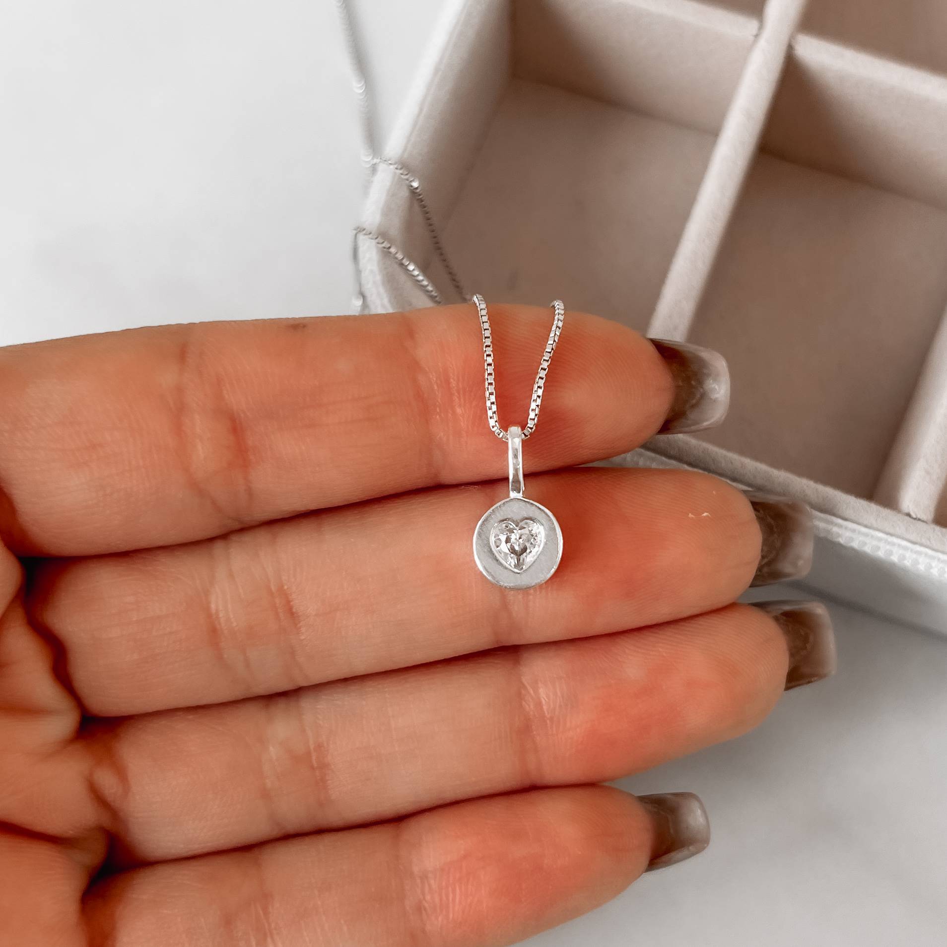 Imagem Secundária Colar pingente medalha zircônia coração 8mm 40cm