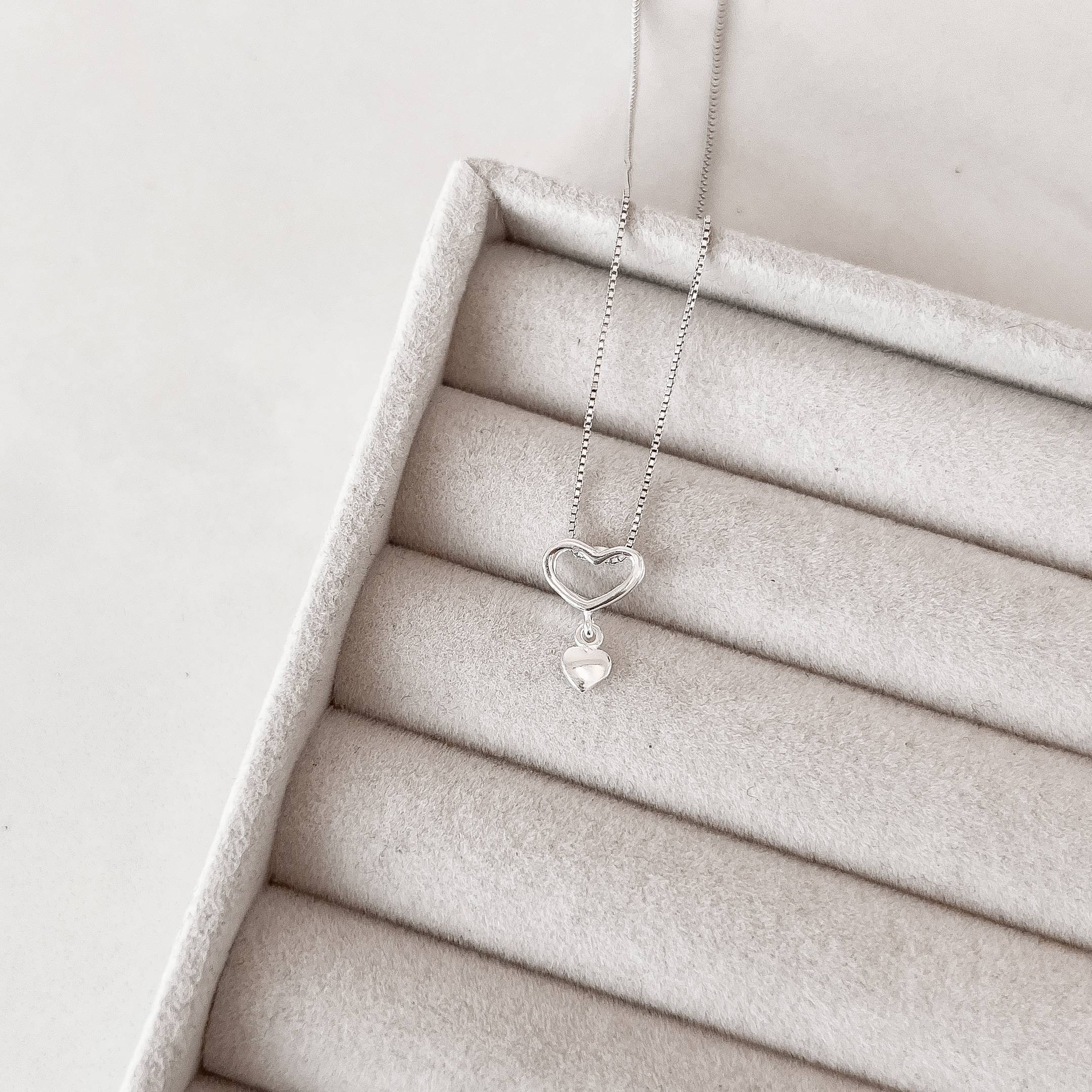 Colar coração vazado 9mm com pingente coração 45cm