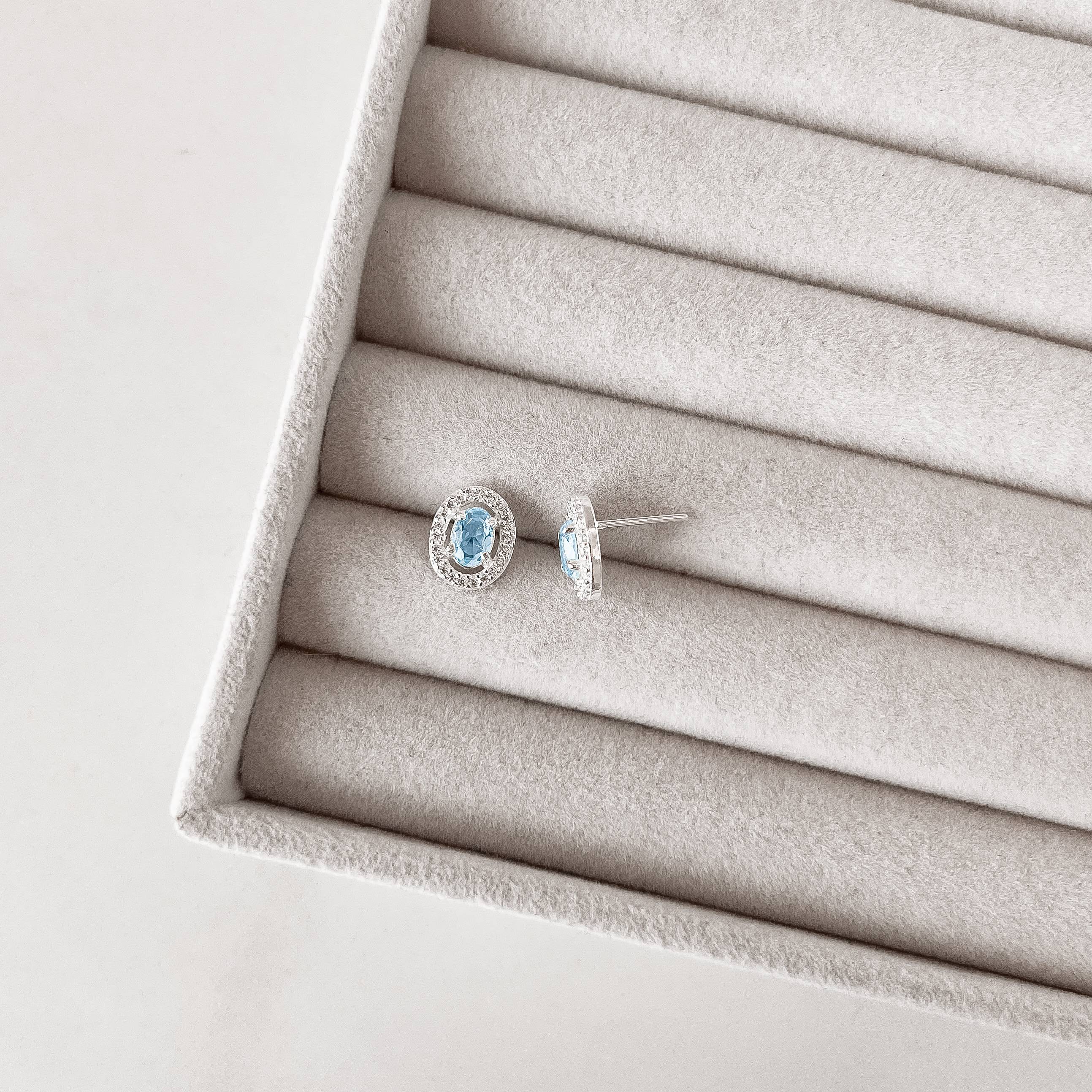 Imagem Brinco zircônia oval azul claro com cravejado 11mm