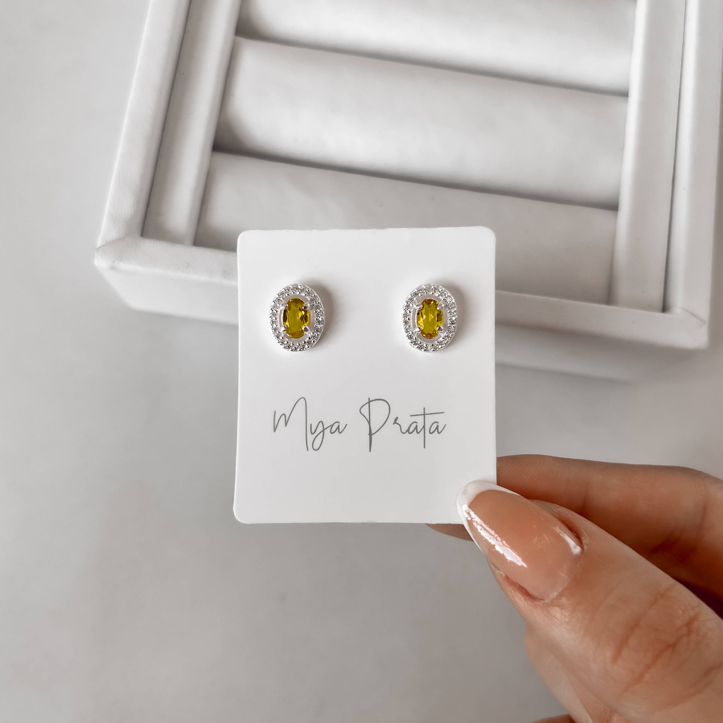 Imagem Brinco zircônia oval amarela com cravejado 11mm