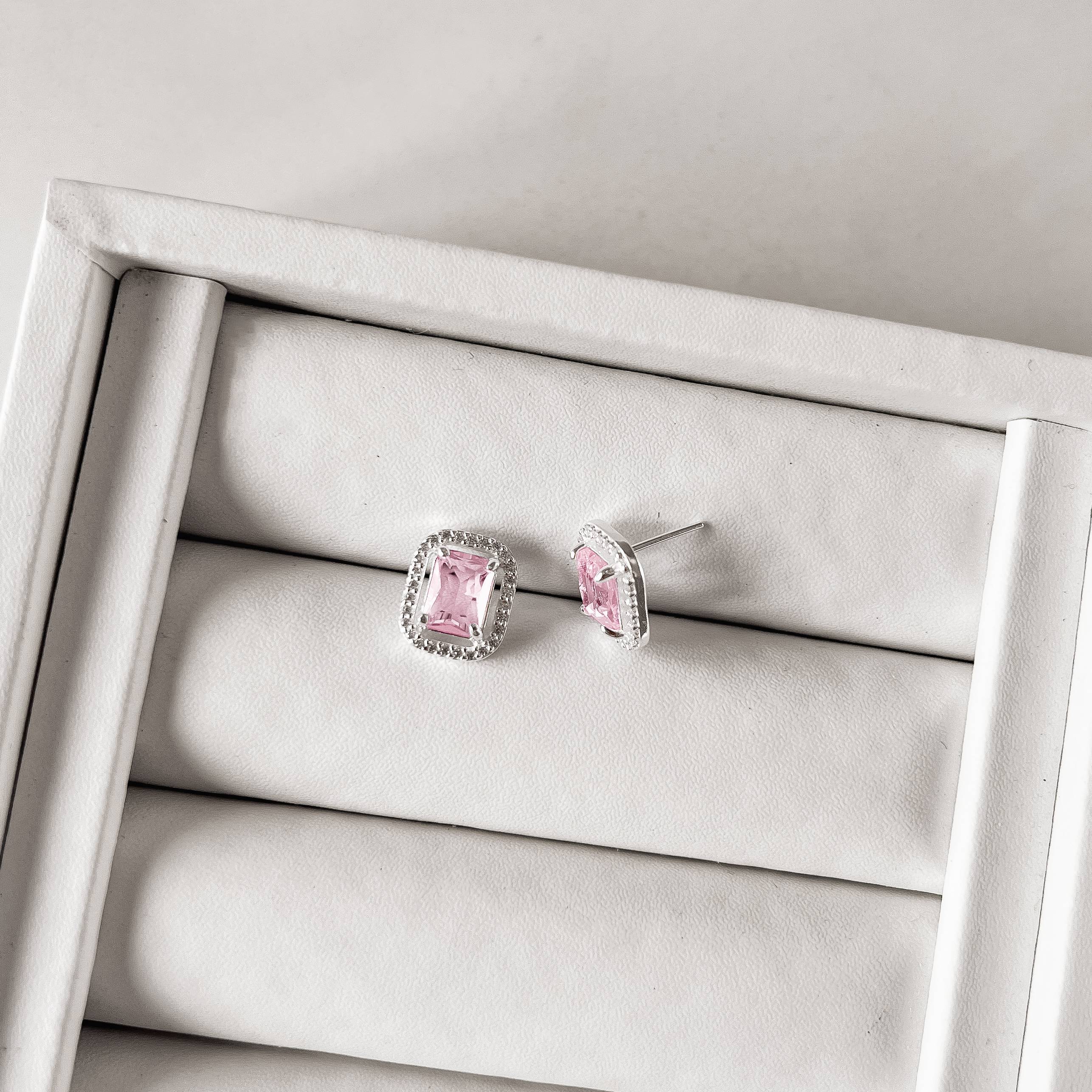 Imagem Brinco zircônia retangular rosa com cravejado 13mm