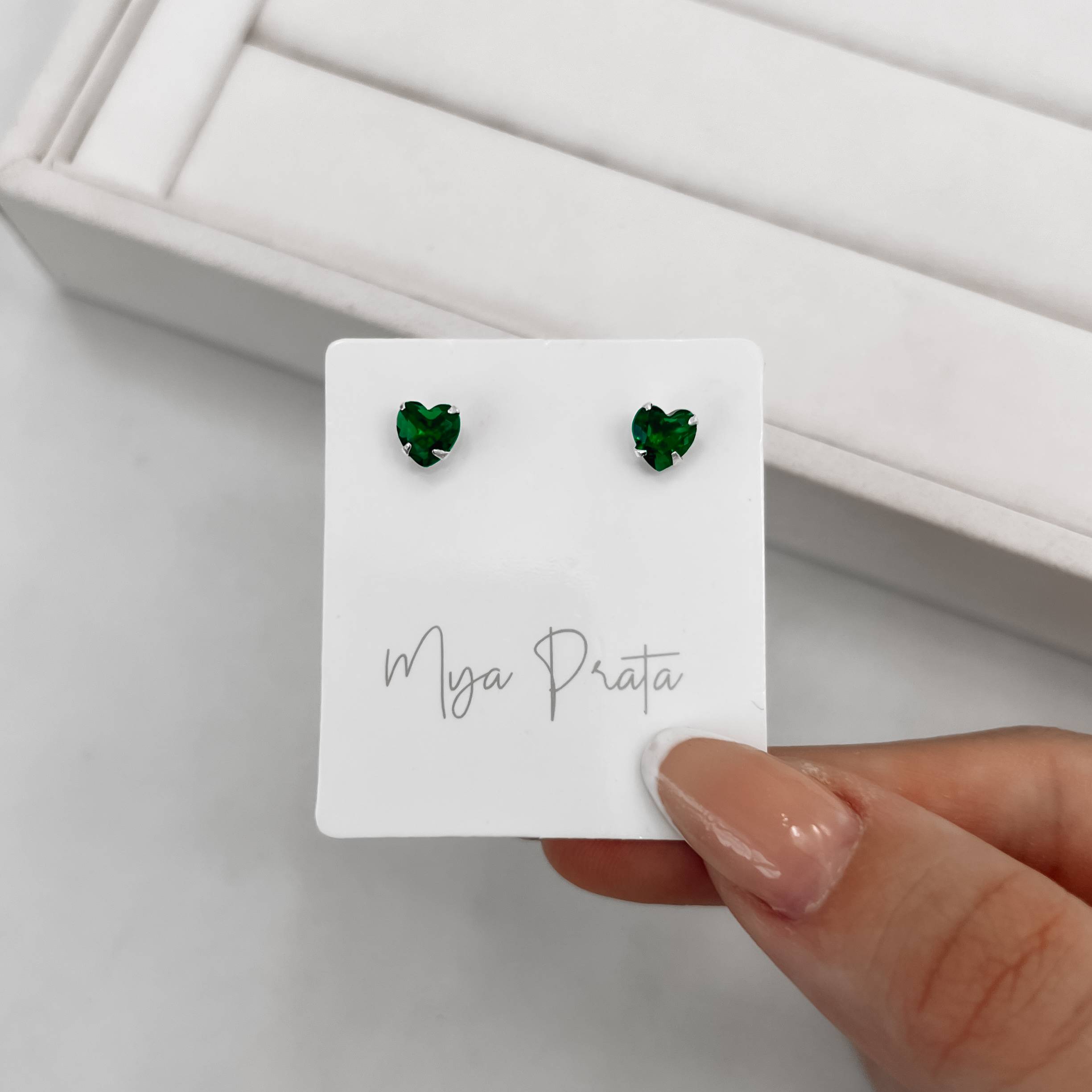 Imagem Secundária Brinco zircônia coração esmeralda 6mm