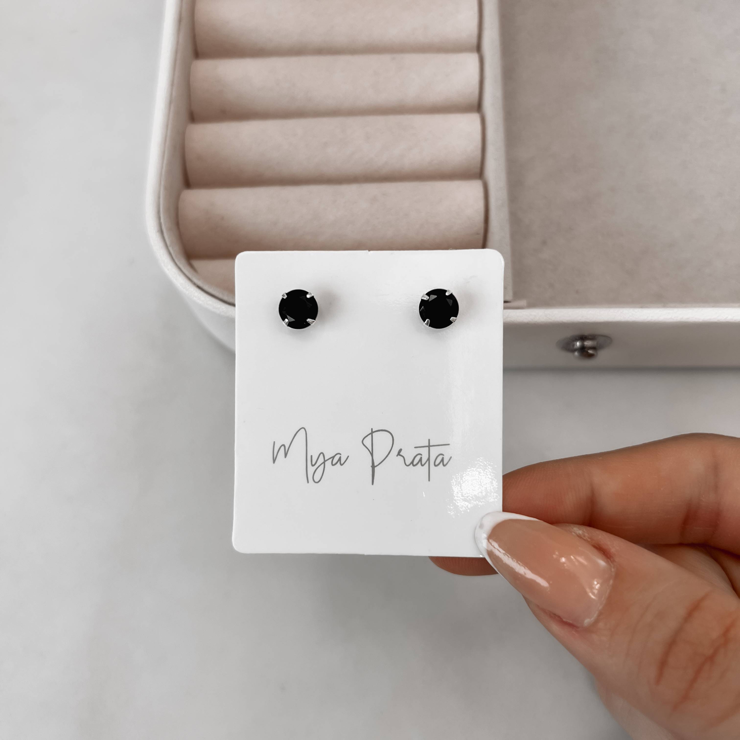 Imagem Secundária Brinco zircônia redonda ônix 6mm