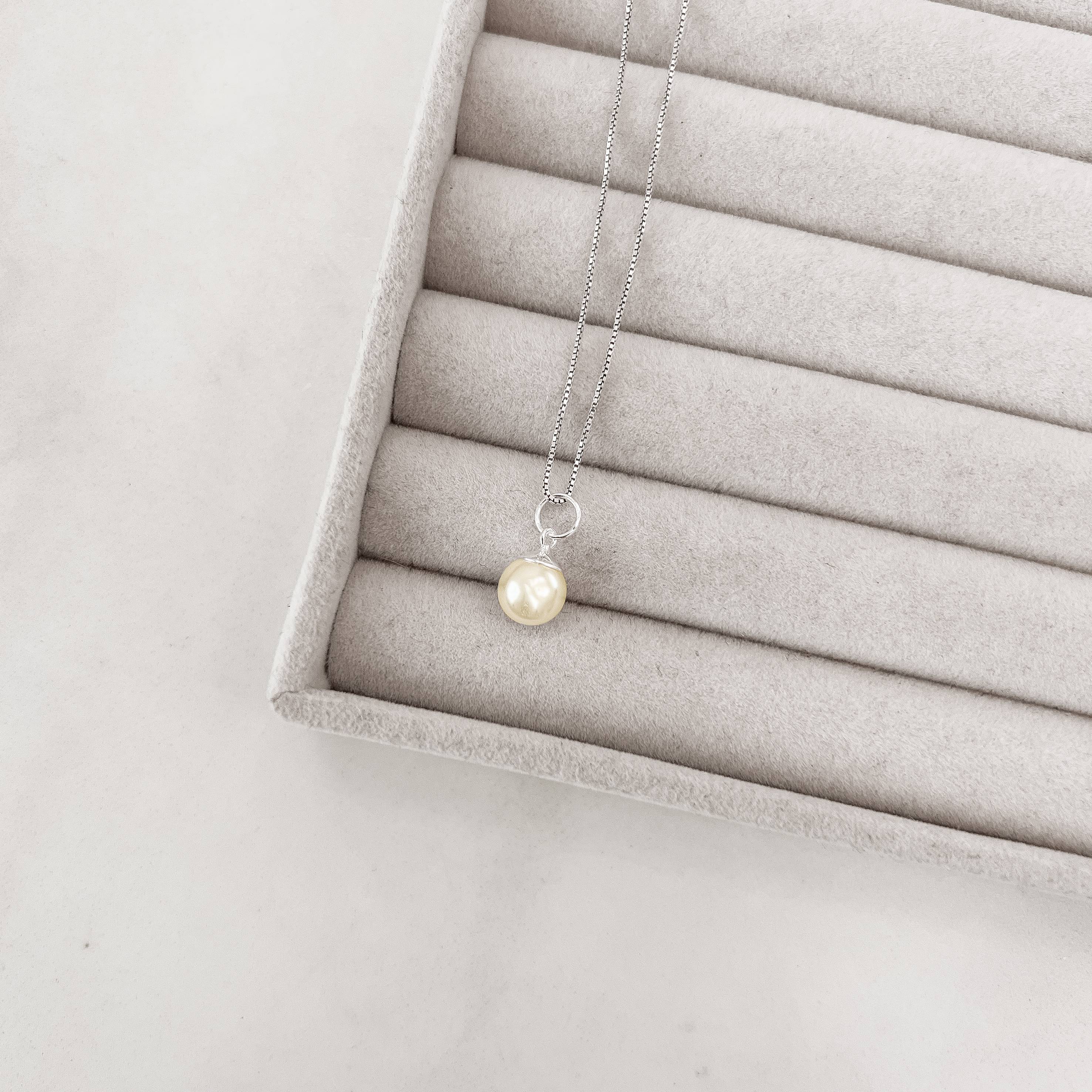 Imagem Colar pingente pérola sintética 8mm 40cm