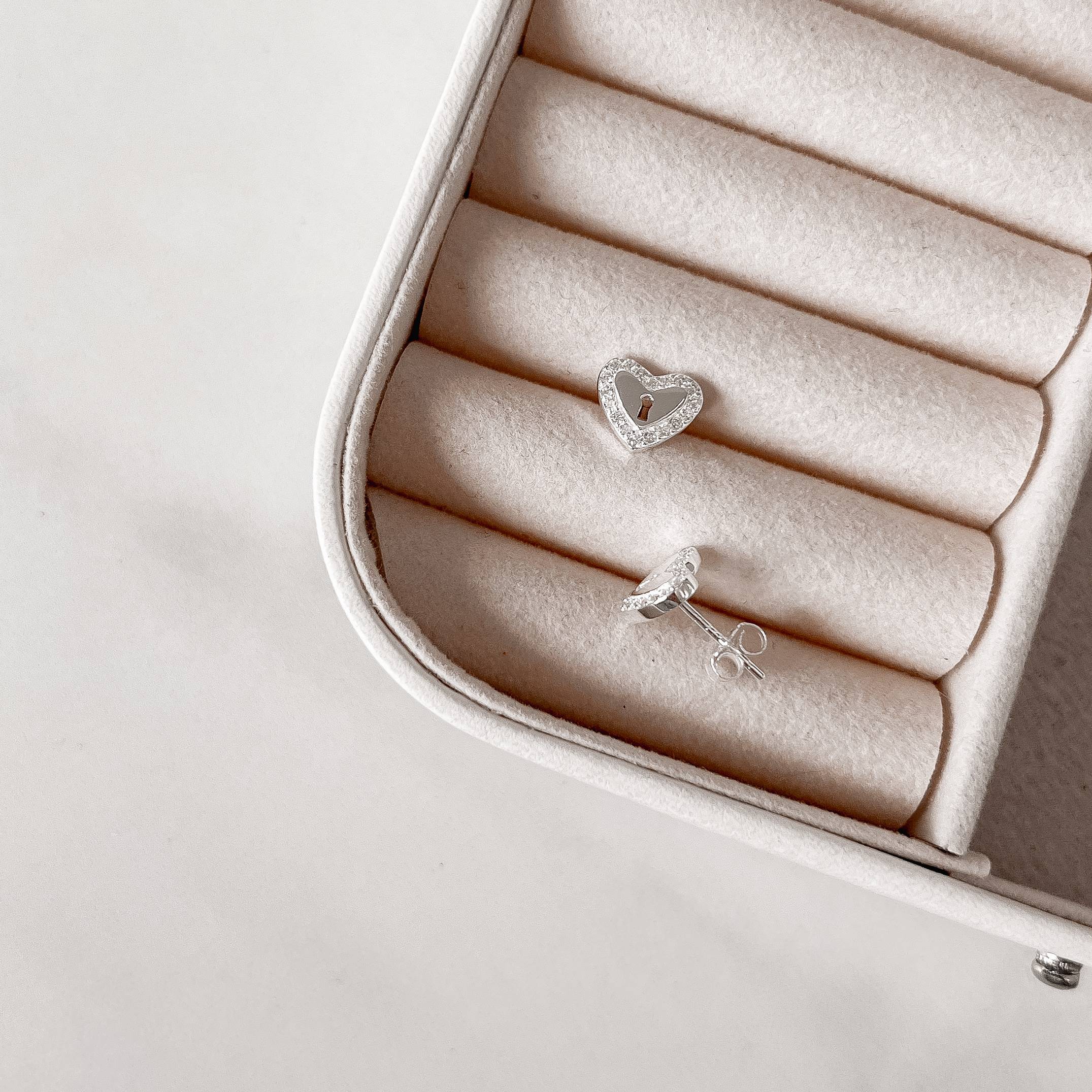 Imagem Secundária Brinco cadeado coração borda cravejada 10mm