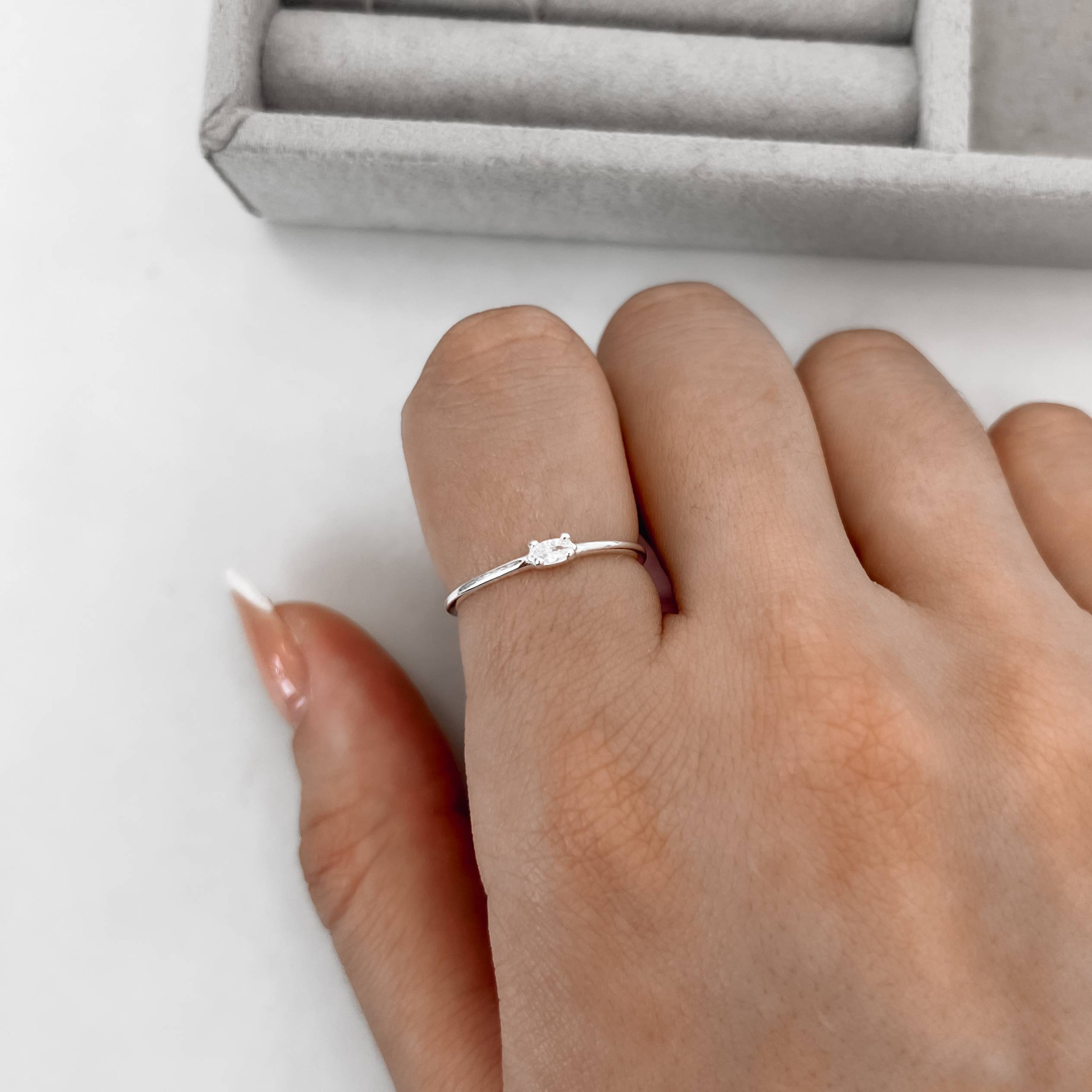 Imagem Secundária Anel solitário zircônia navete 4mm