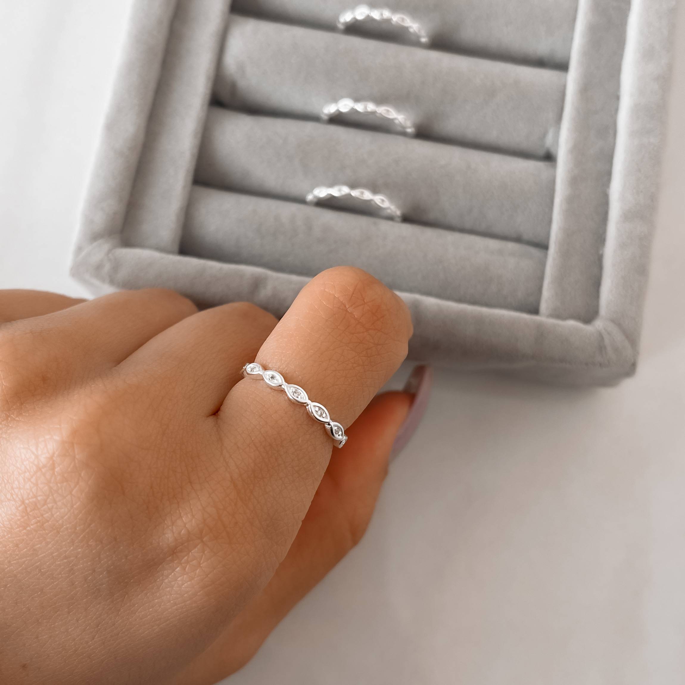 Imagem Anel mini navetes com zircônia