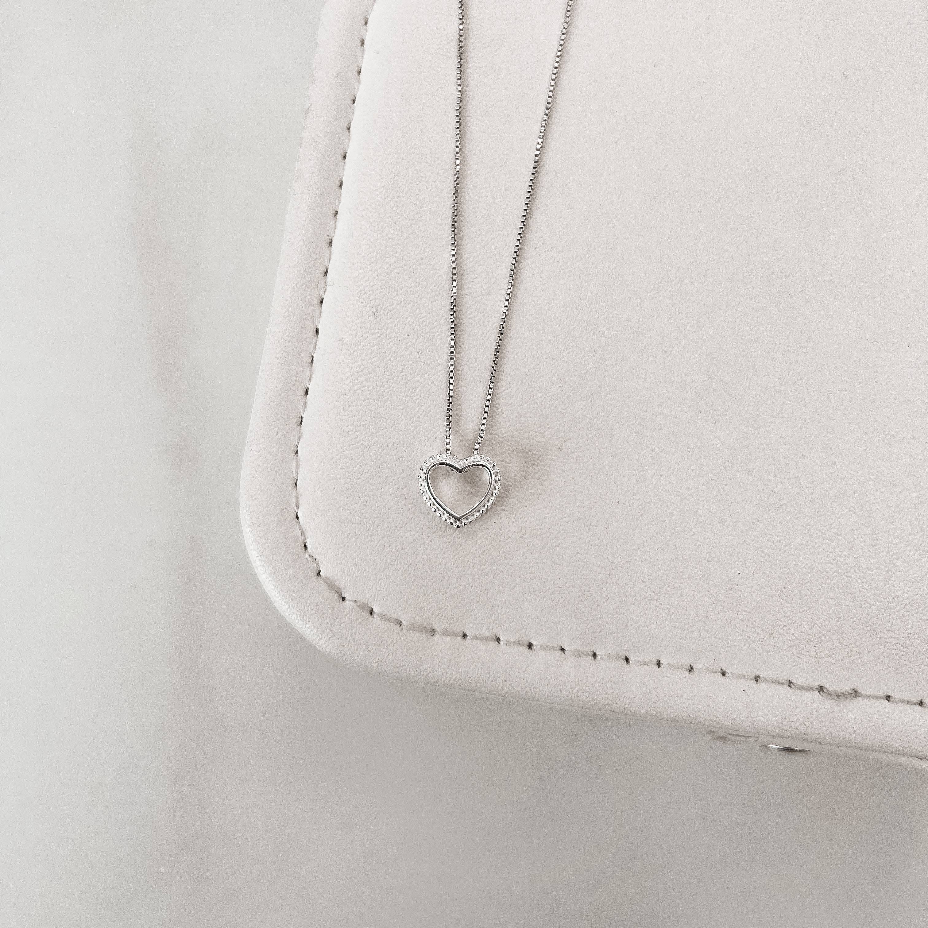 Imagem Colar coração vazado com bolinhas 10mm 45cm