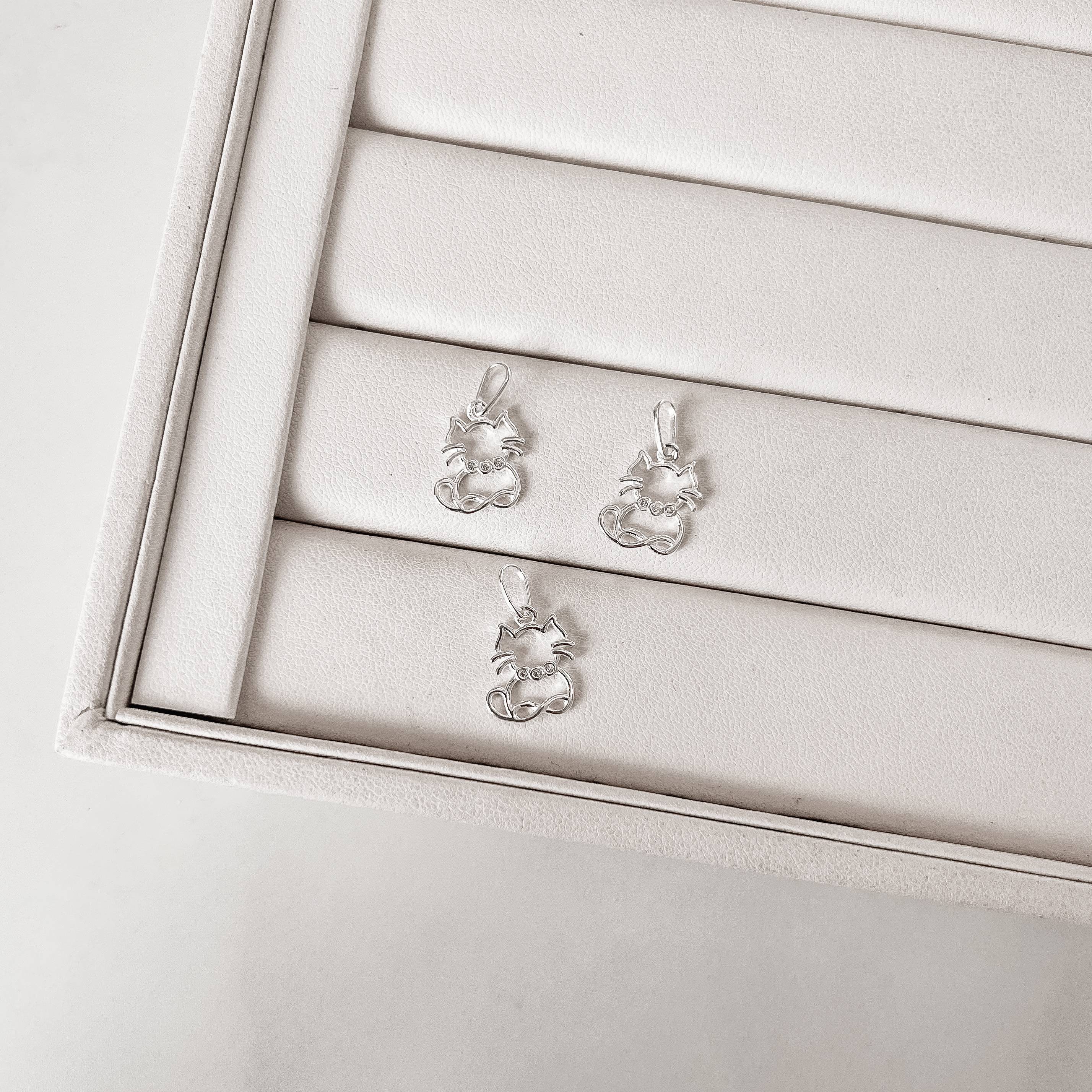 Pingente gato vazado com zircônias 13mm