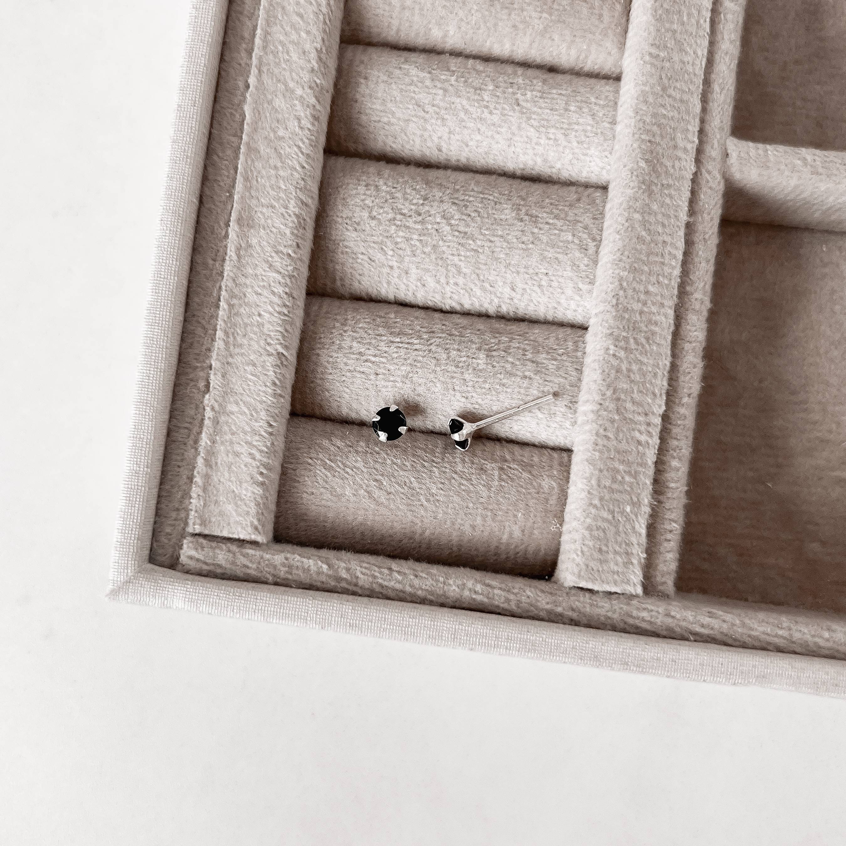 Imagem Brinco zircônia redonda ônix 4mm