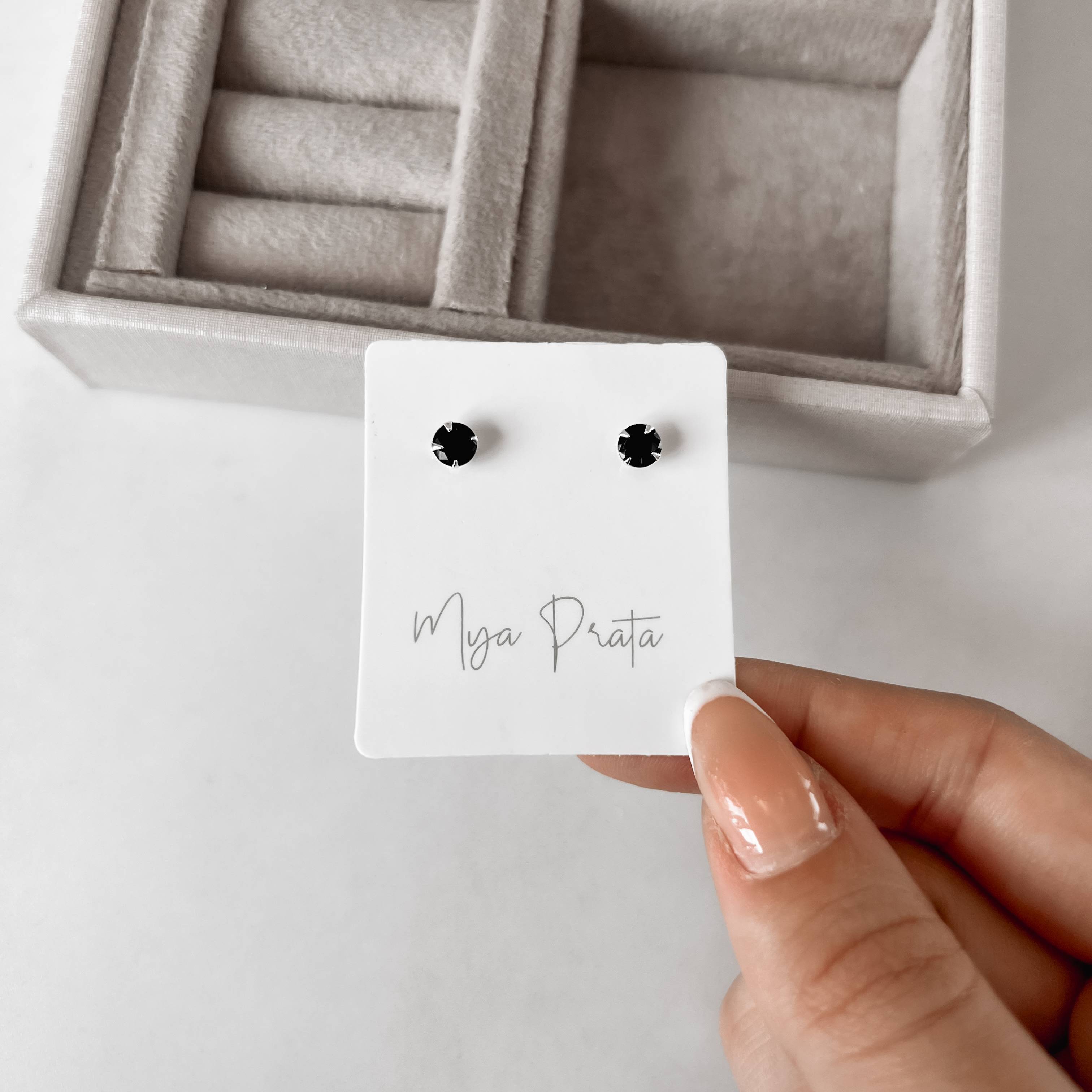 Brinco zircônia redonda ônix 5mm