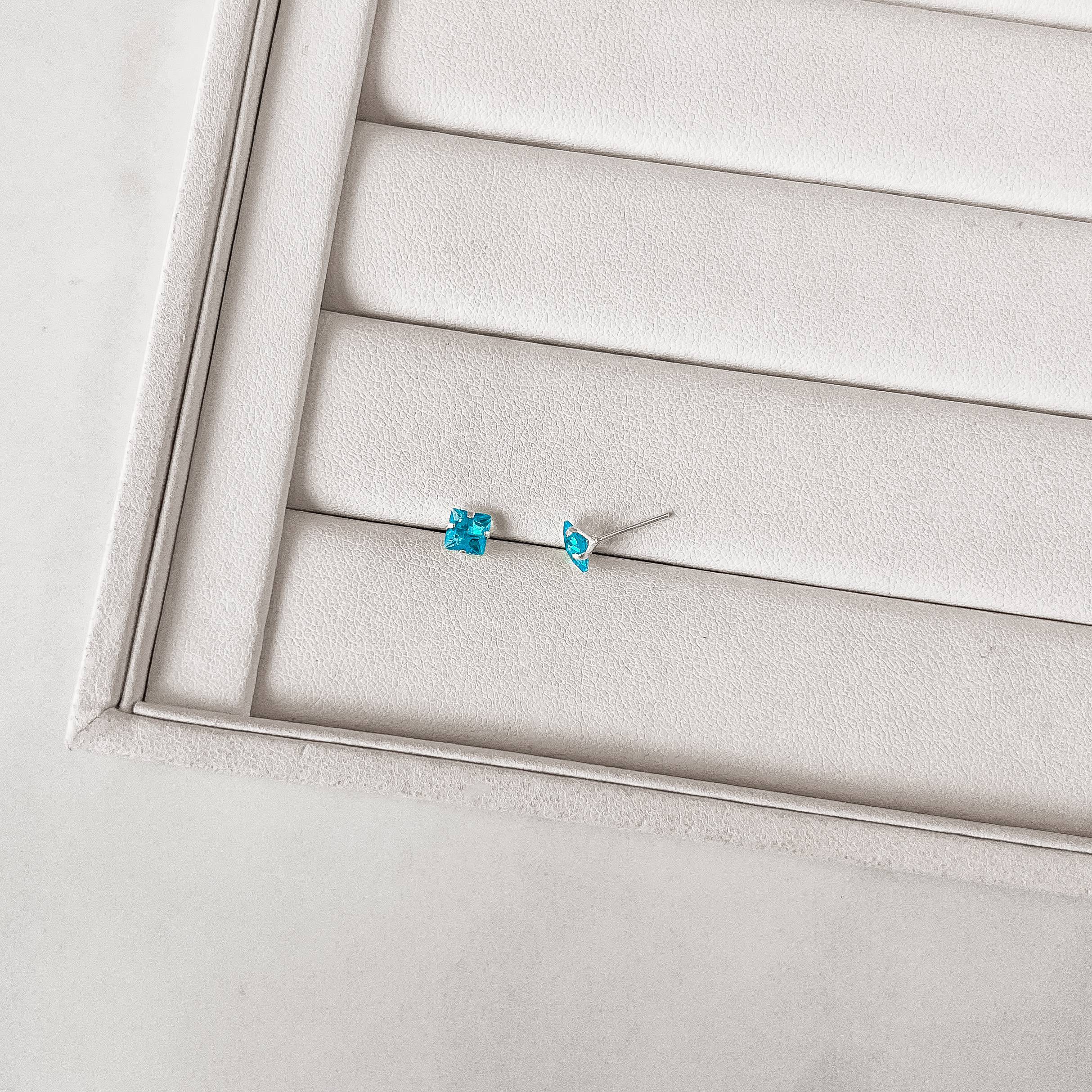 Imagem Secundária Brinco zircônia quadrada azul 5mm