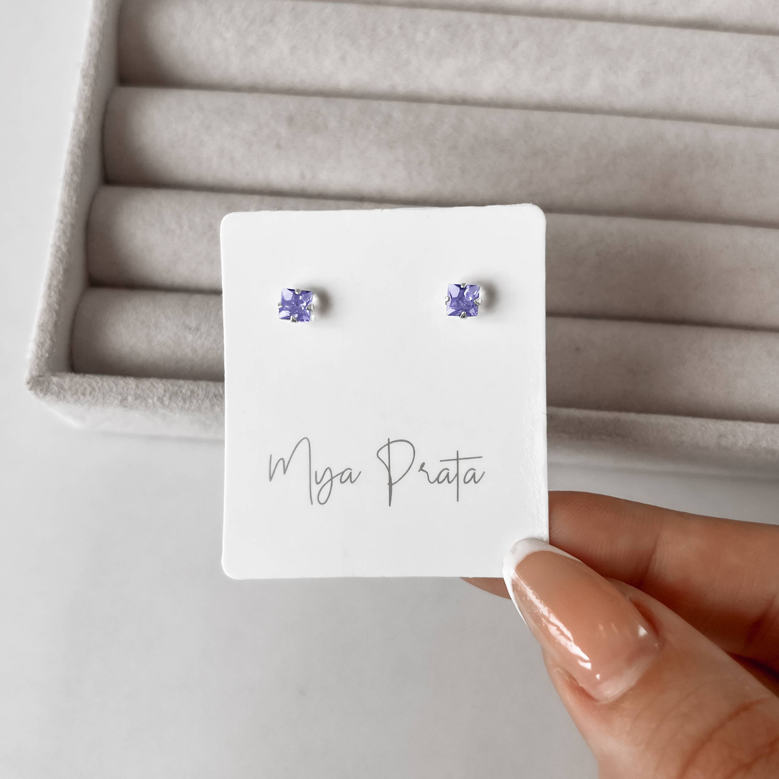 Imagem Secundária Brinco zircônia quadrada lilás 4mm