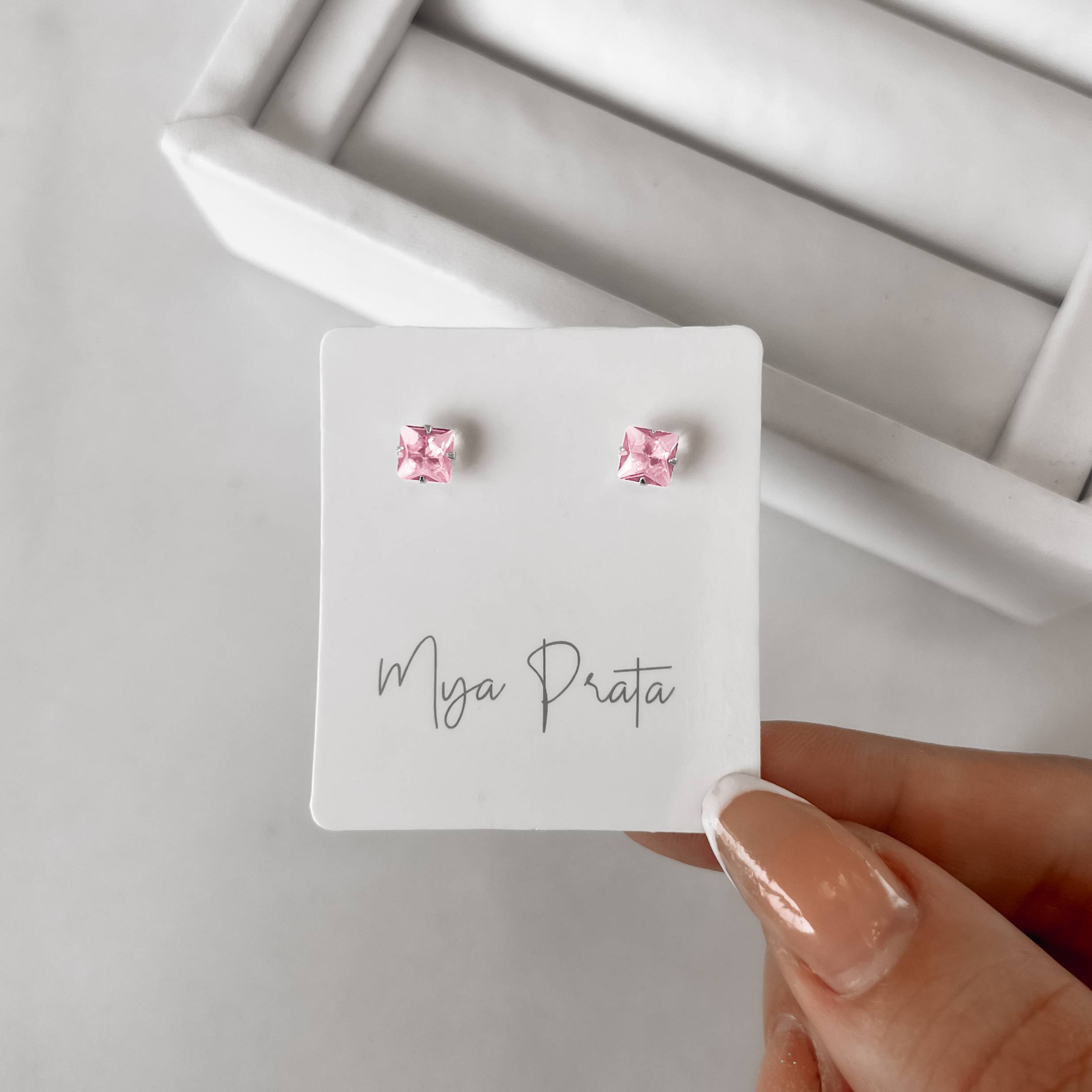 Imagem Brinco zircônia quadrada rosa 5mm