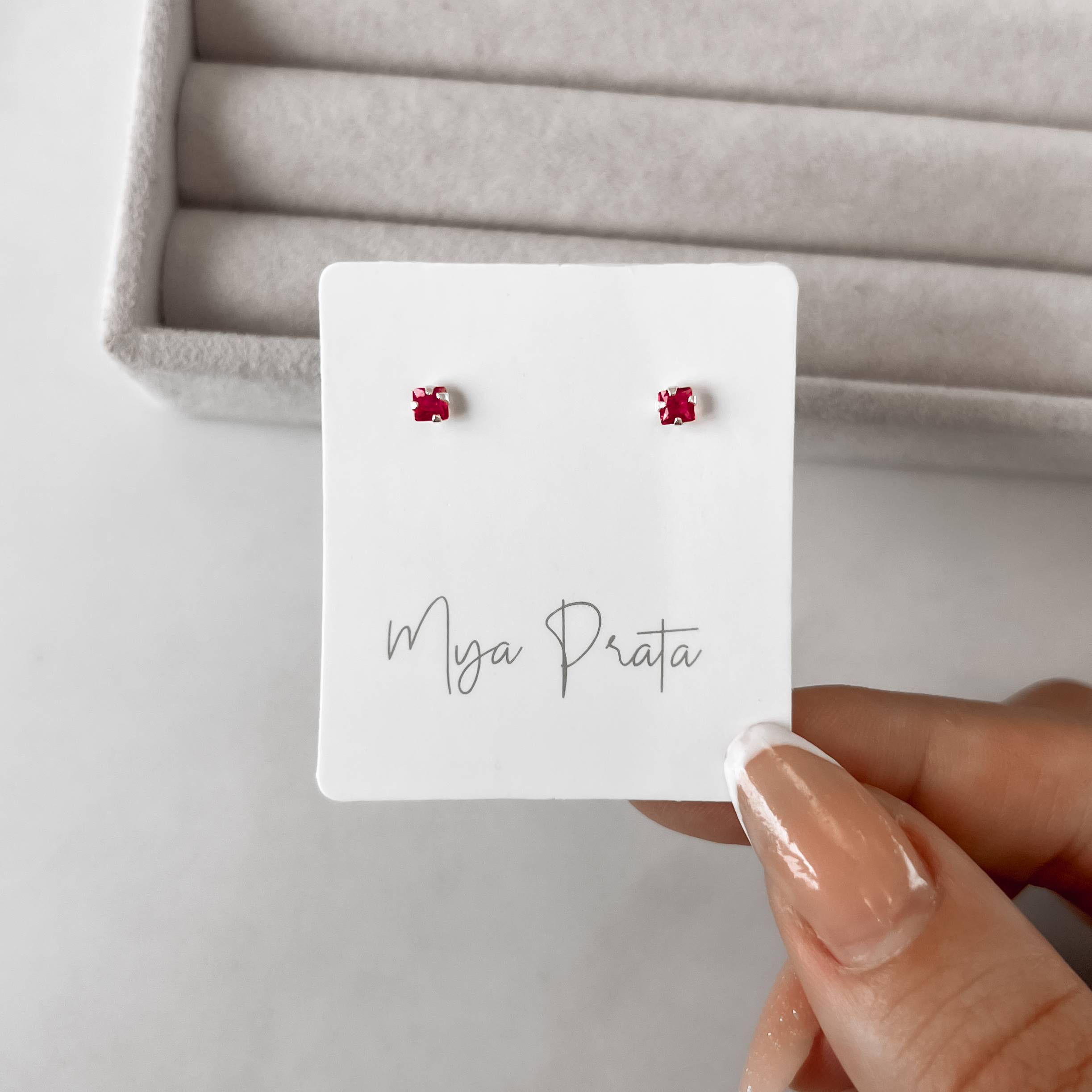 Imagem Secundária Brinco zircônia quadrada cereja 3mm