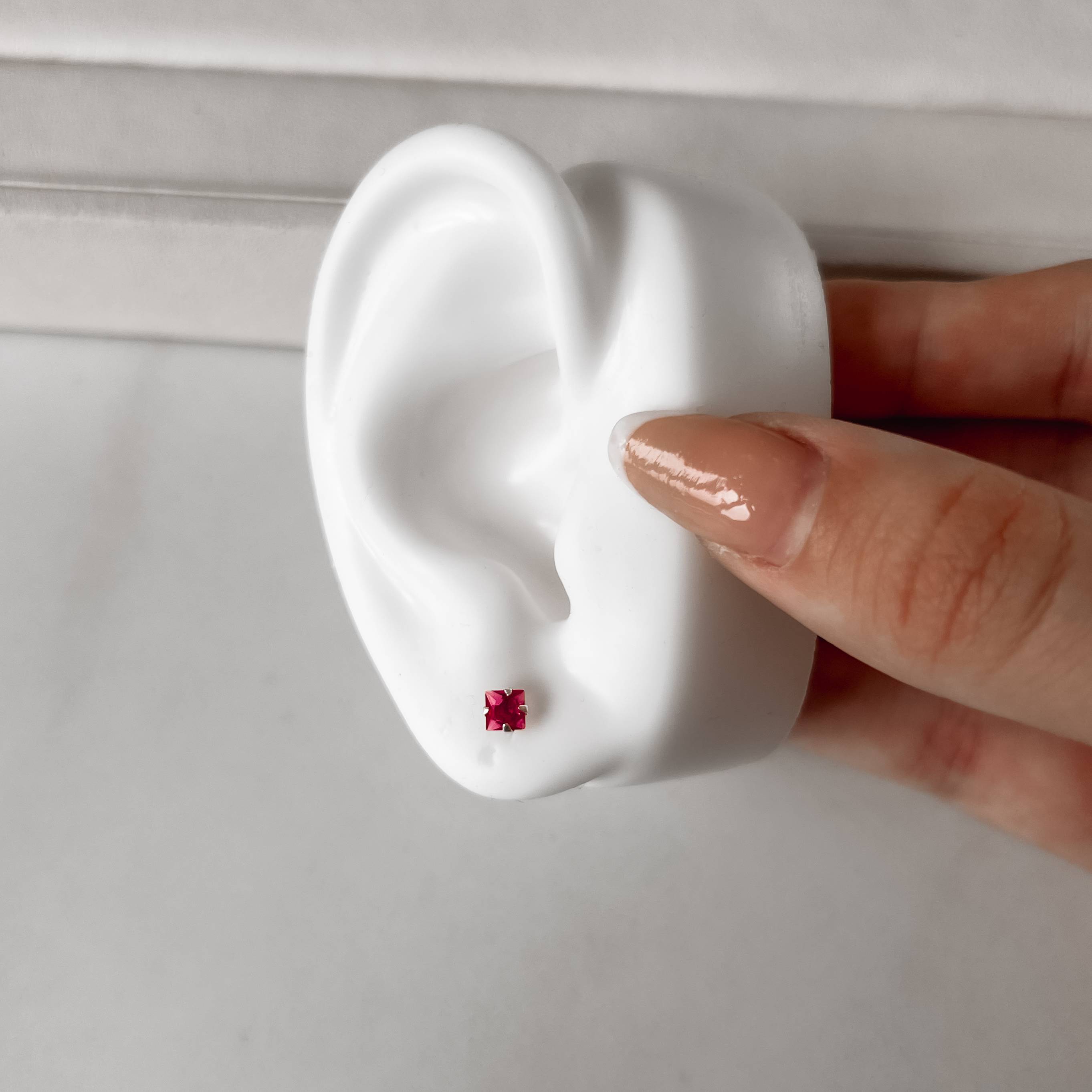 Imagem Brinco zircônia quadrada cereja 4mm