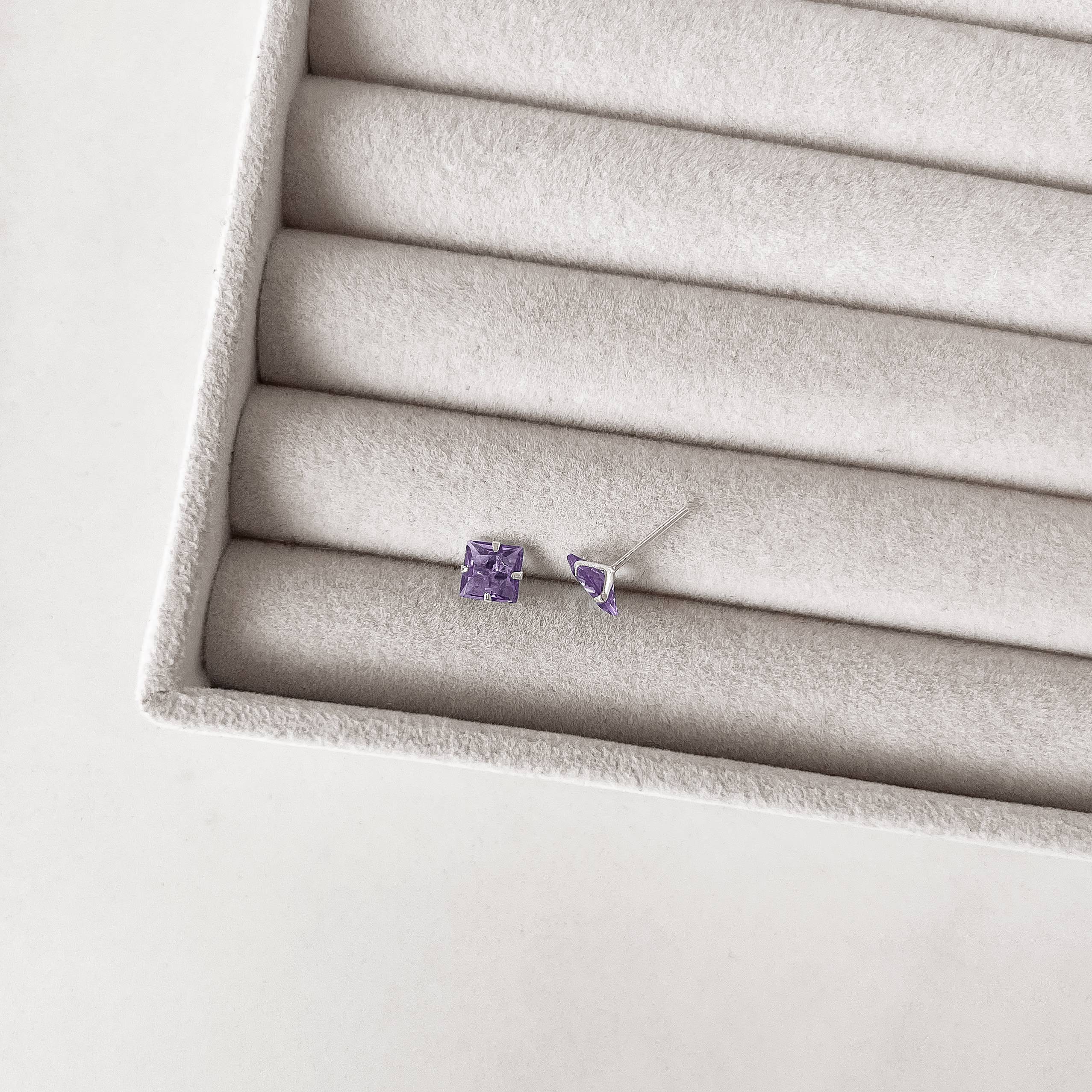 Imagem Brinco zircônia quadrada lilás 6mm