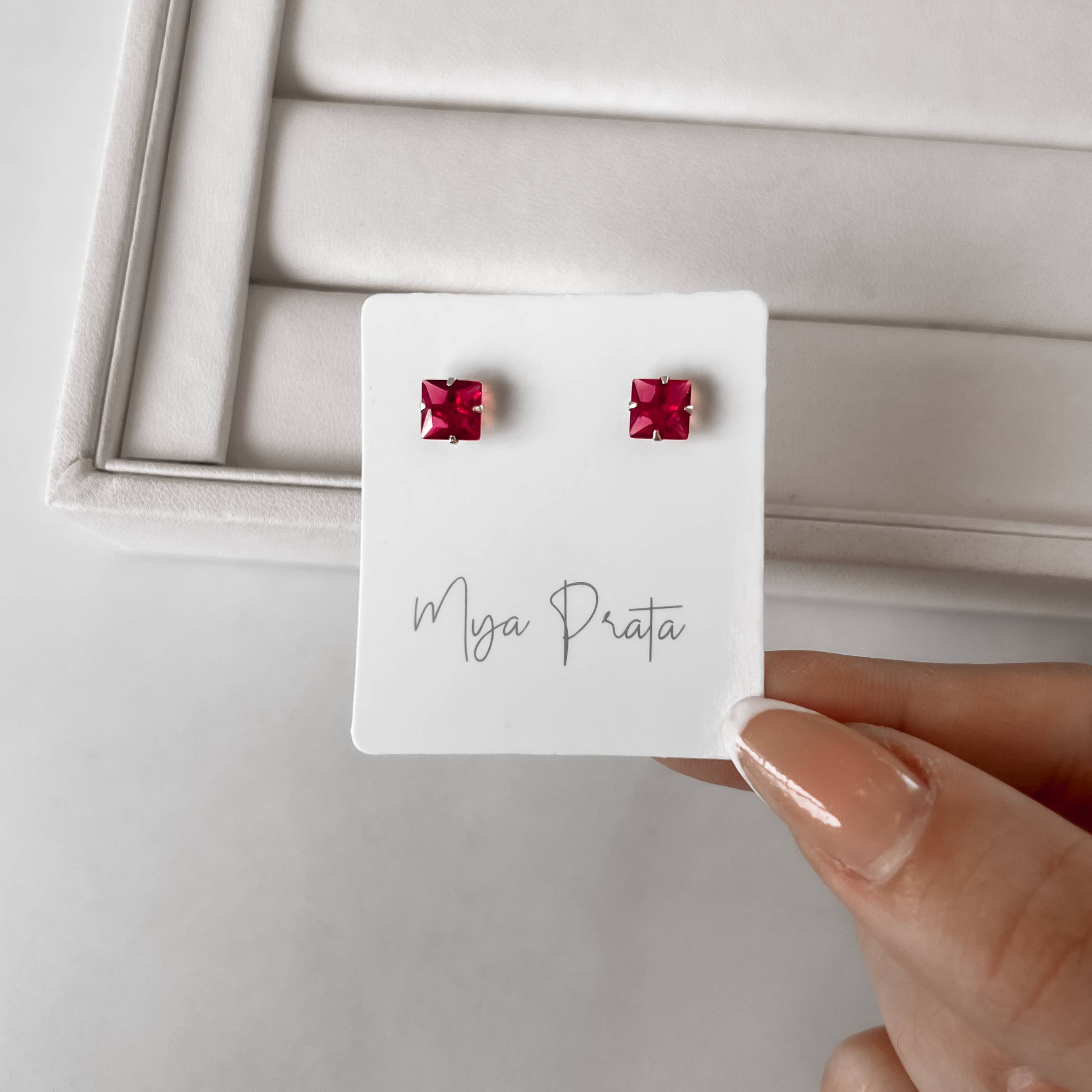 Imagem Brinco zircônia quadrada cereja 6mm