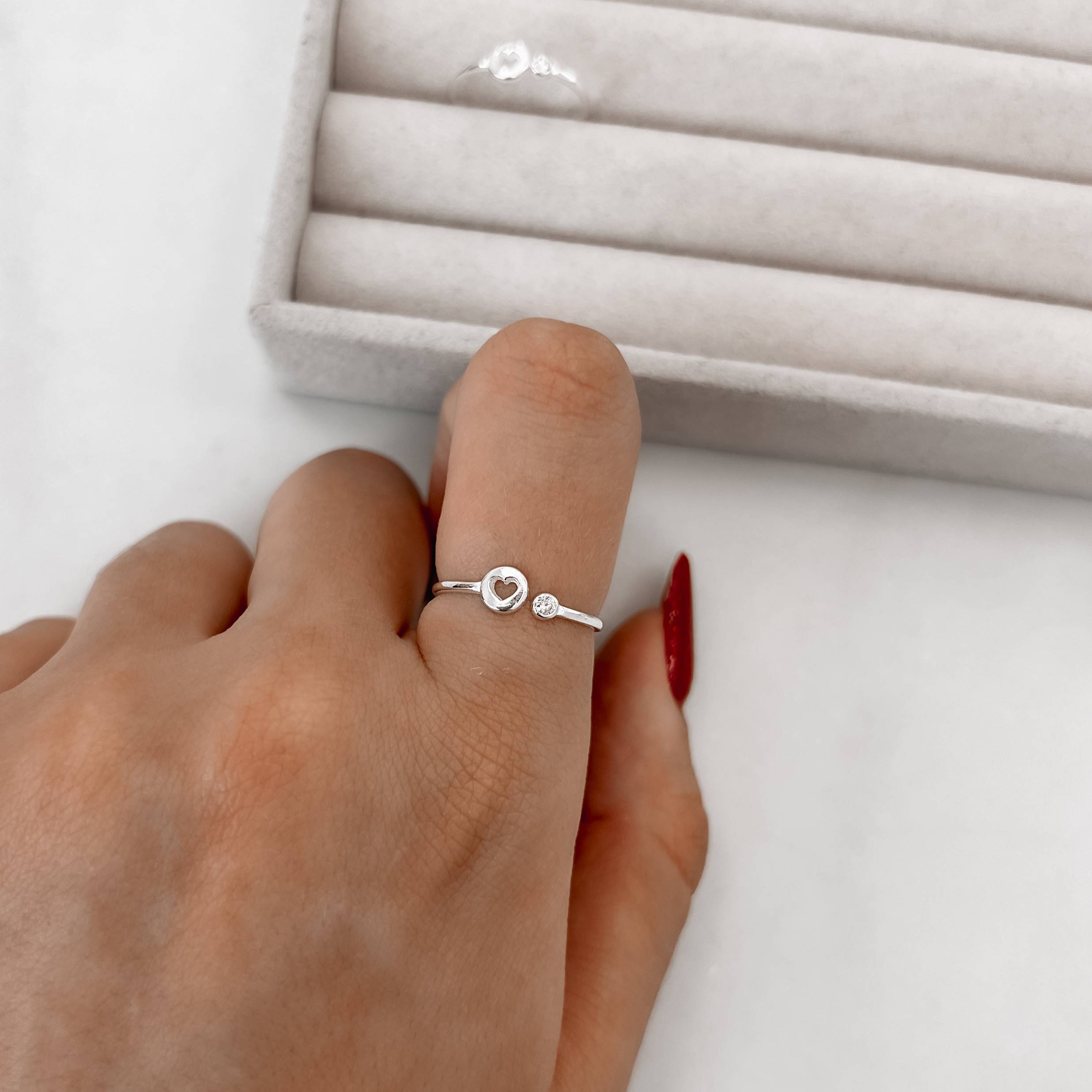 Imagem Anel medalha coração e mini zircônia regulável P