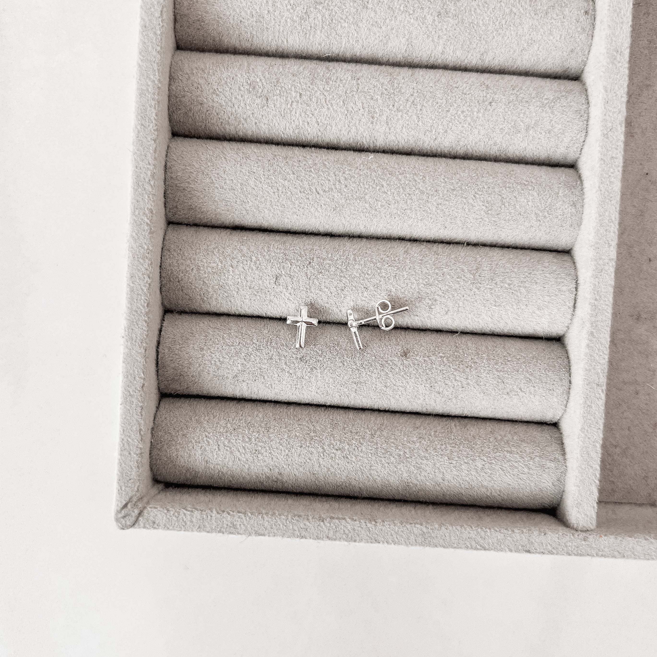 Imagem Secundária Brinco cruz 8mm