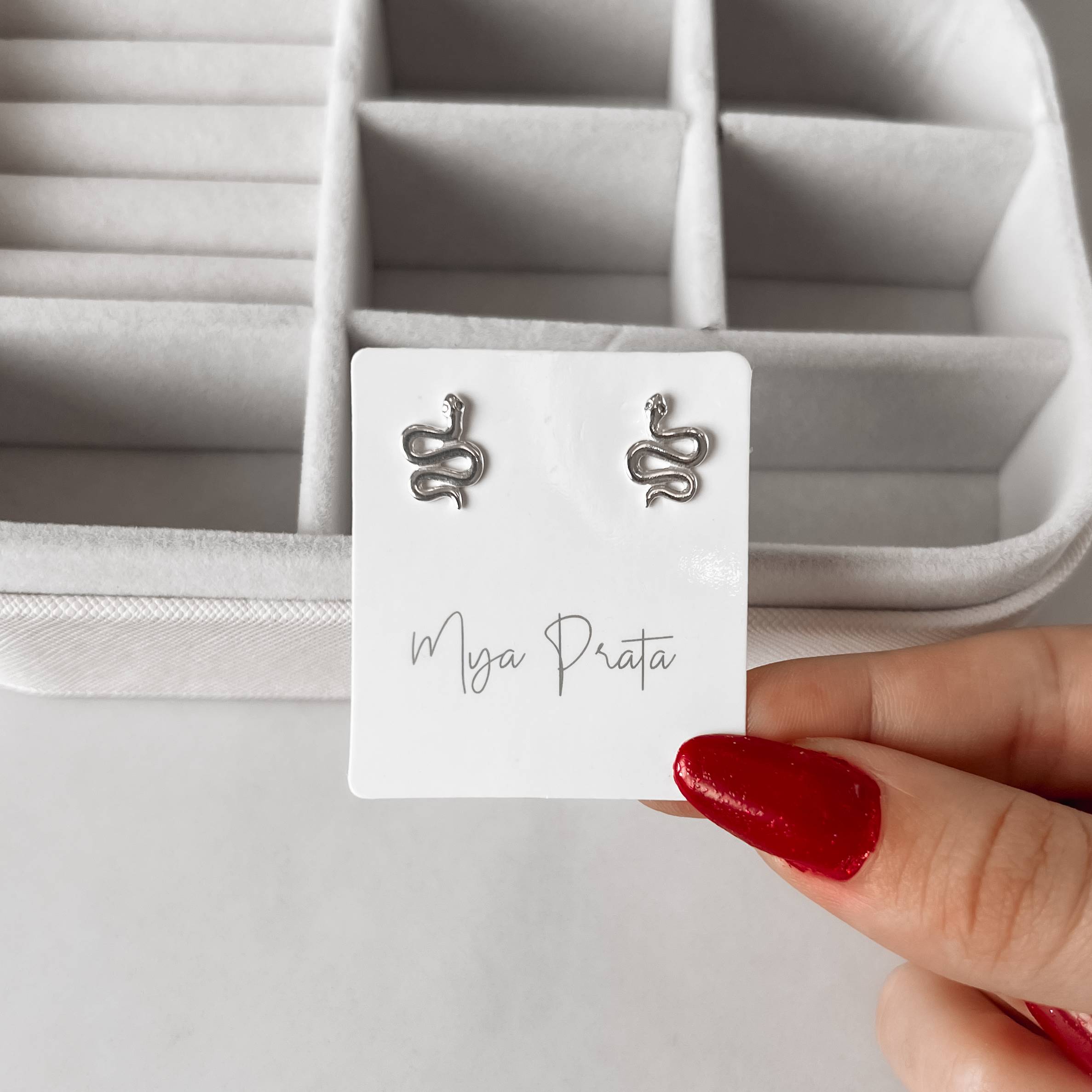 Imagem Secundária Brinco cobra detalhe zircônia 12mm