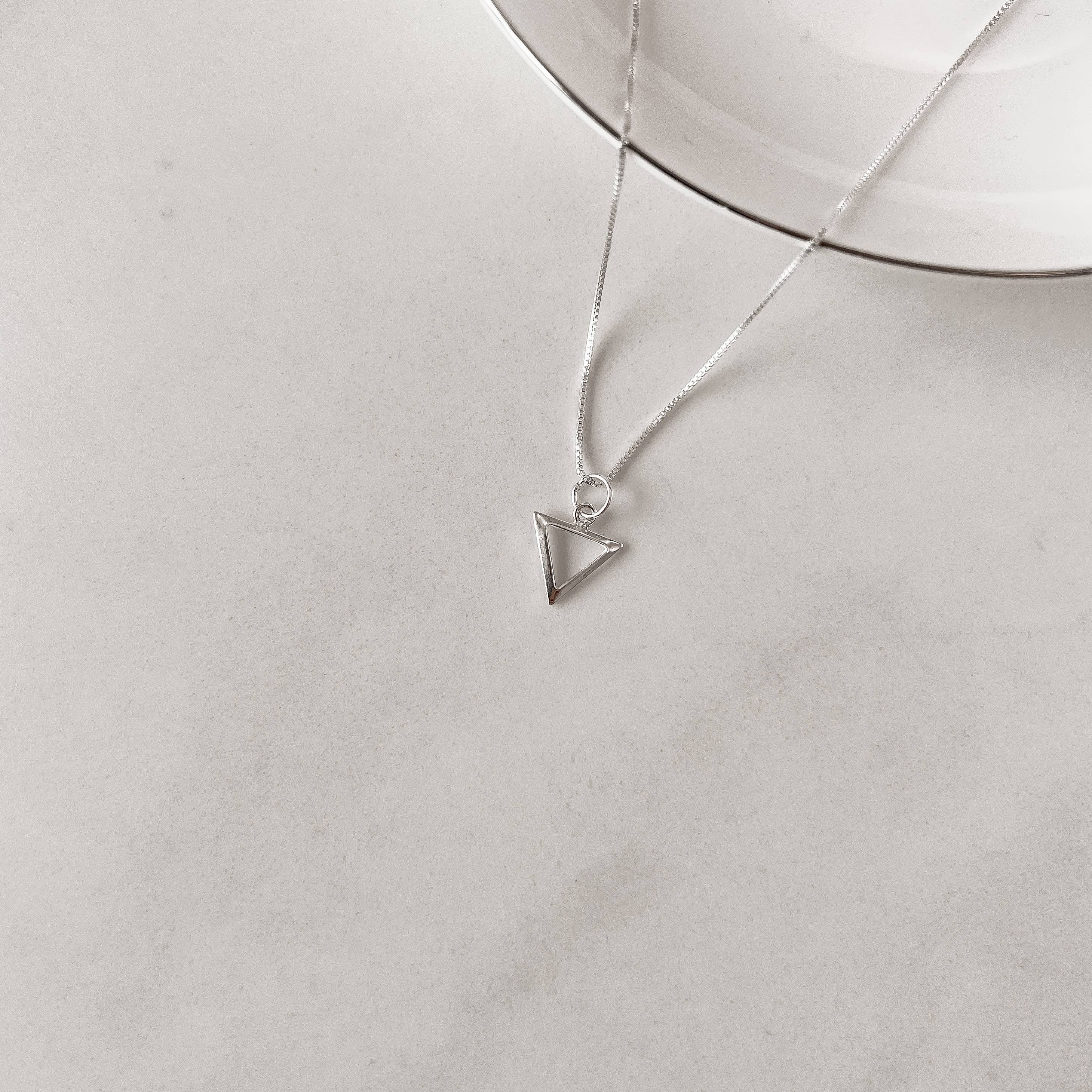 Imagem Secundária Colar pingente triângulo vazado 10mm 40cm