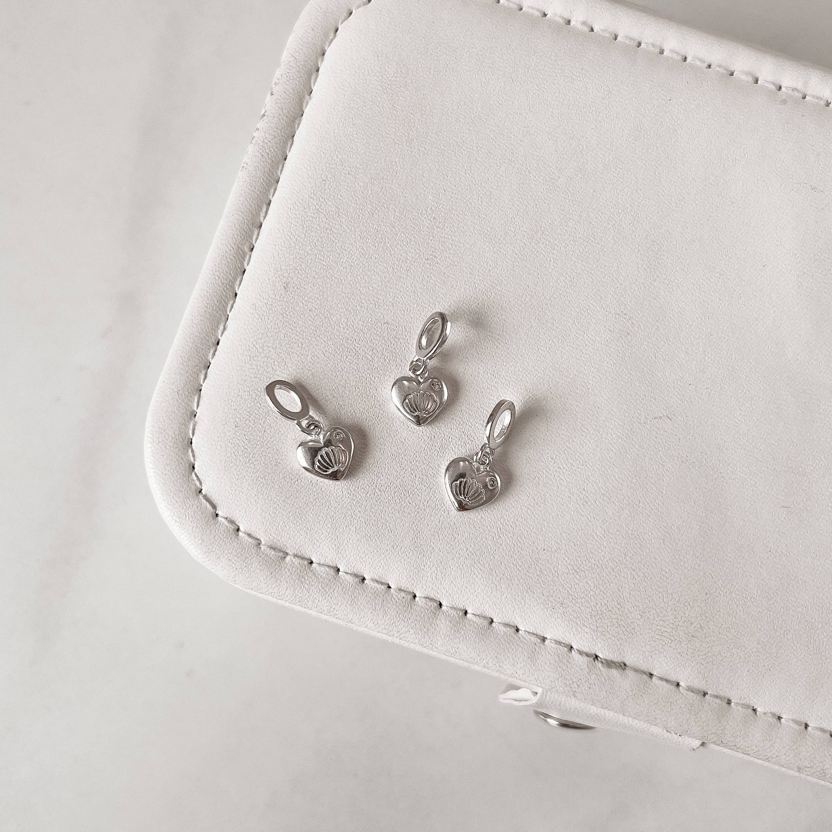 Pingente coração desenho concha 9mm