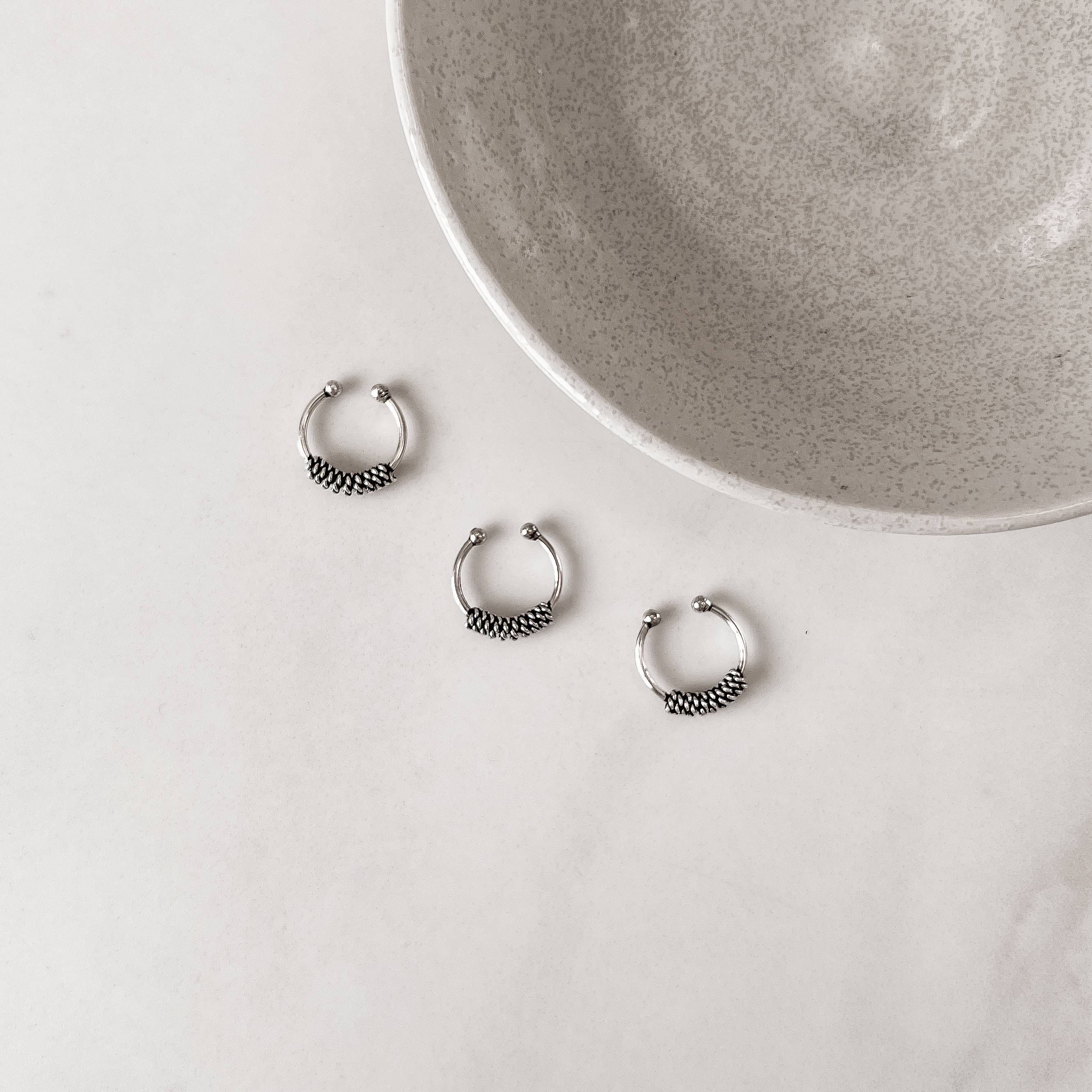 Piercing fake argola com detalhe envelhecido