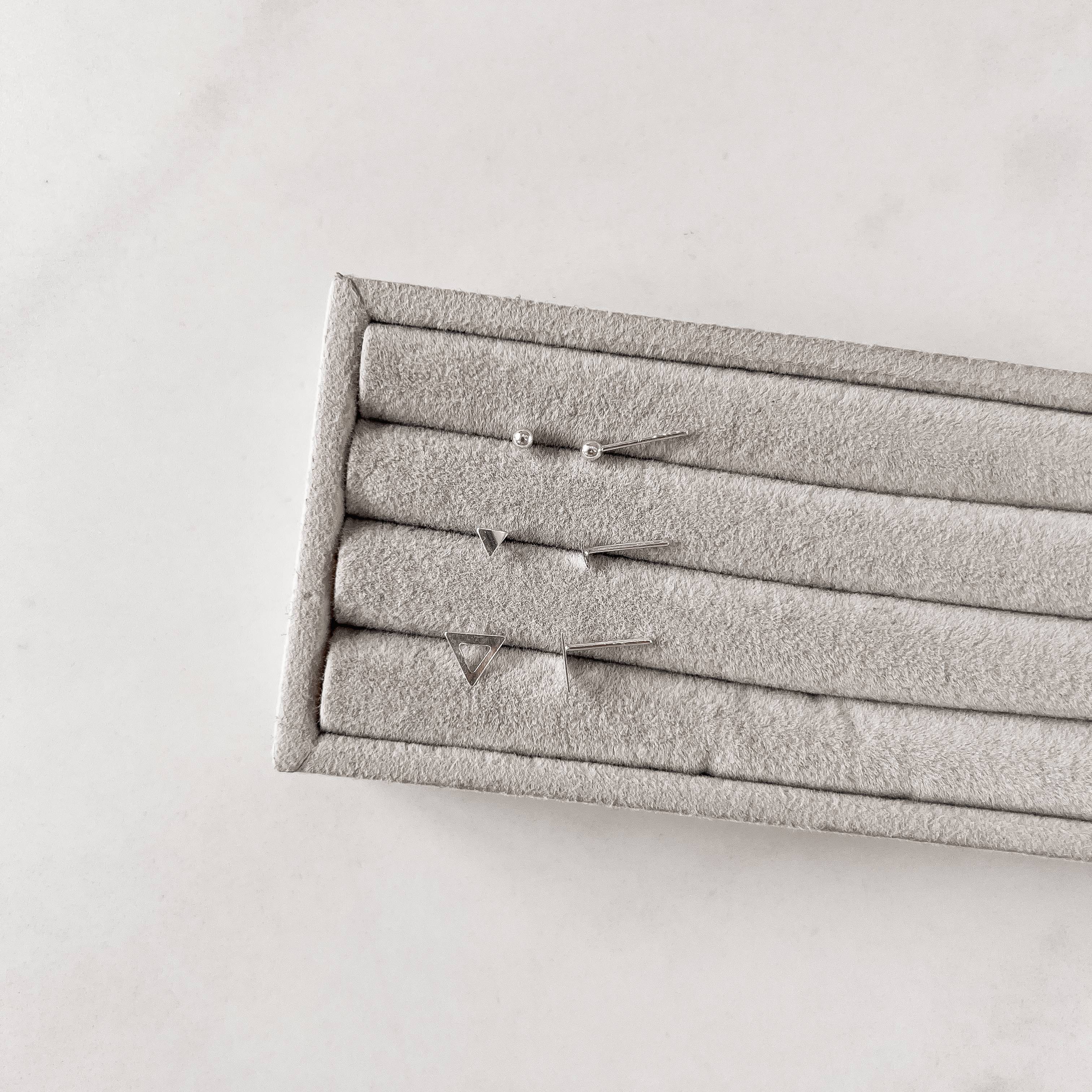 Trio triângulos com bolinha