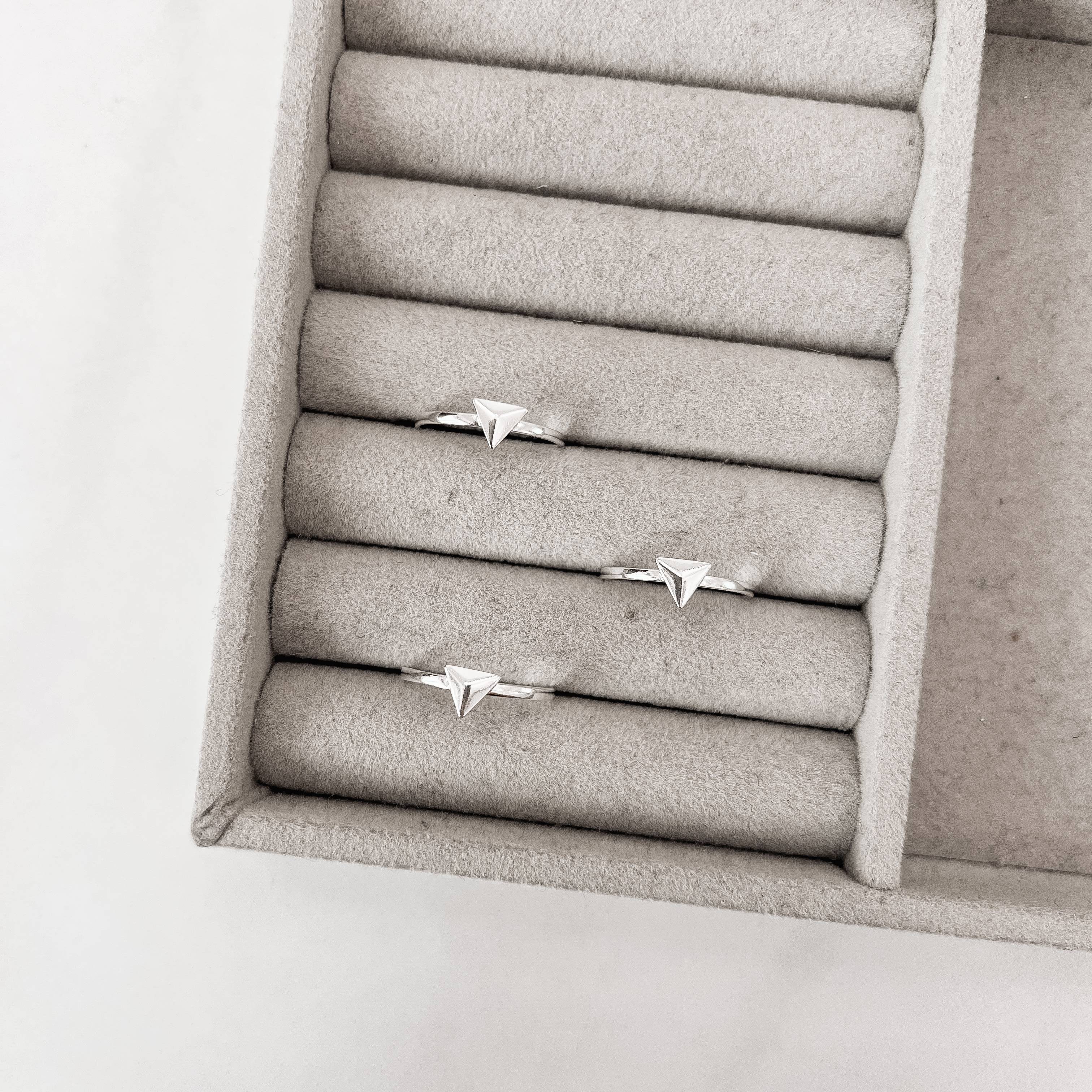 Imagem Anel geométrico triângulo vinco