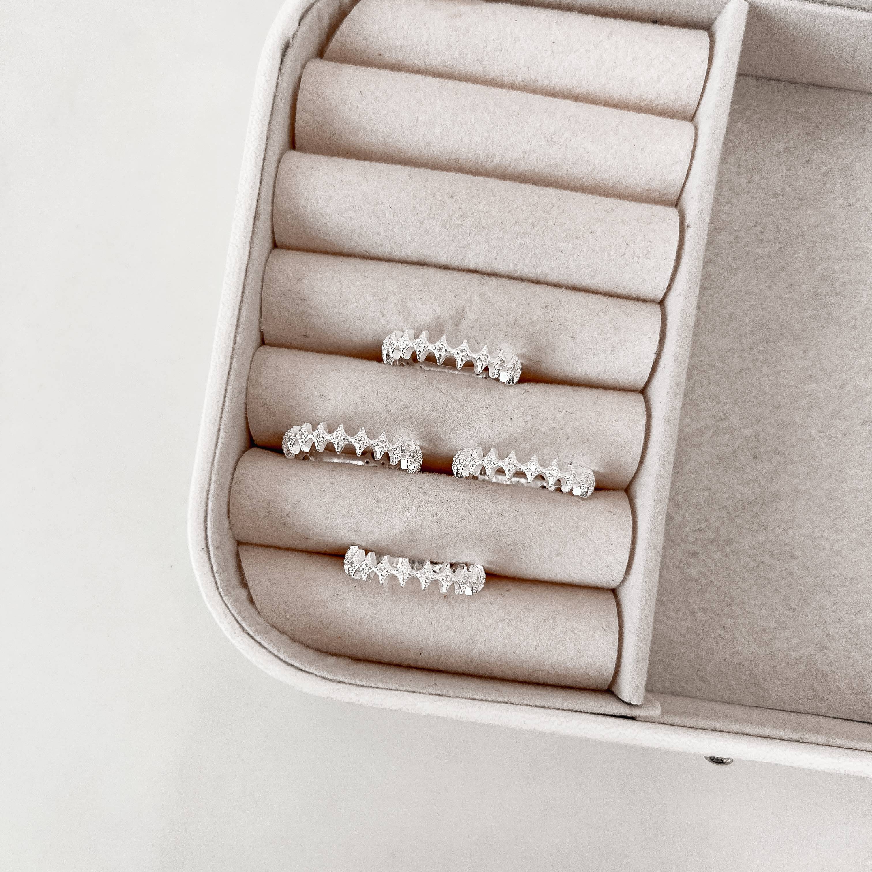 Imagem Anel losangos detalhe zircônias