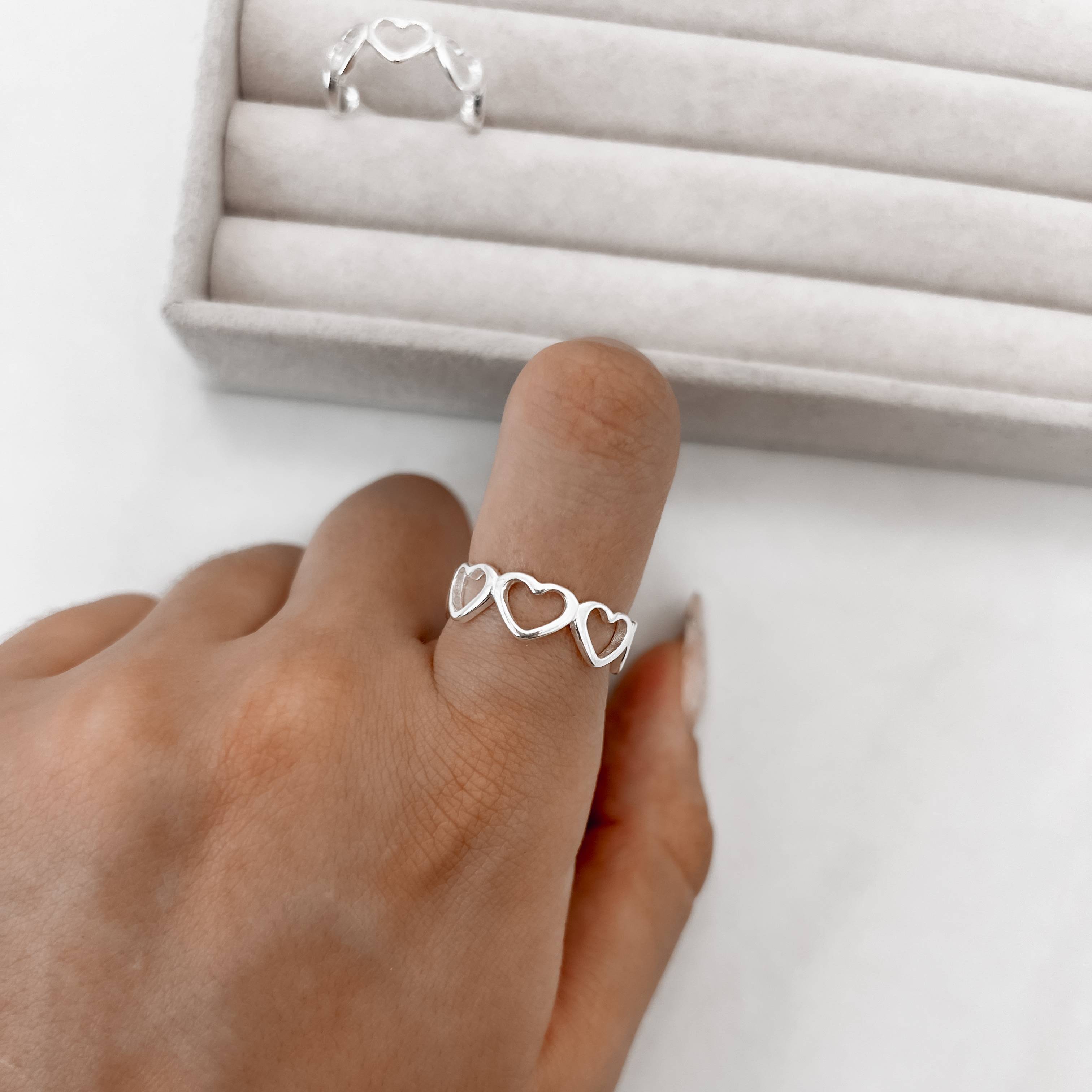 Imagem Secundária Anel corações vazados 9mm