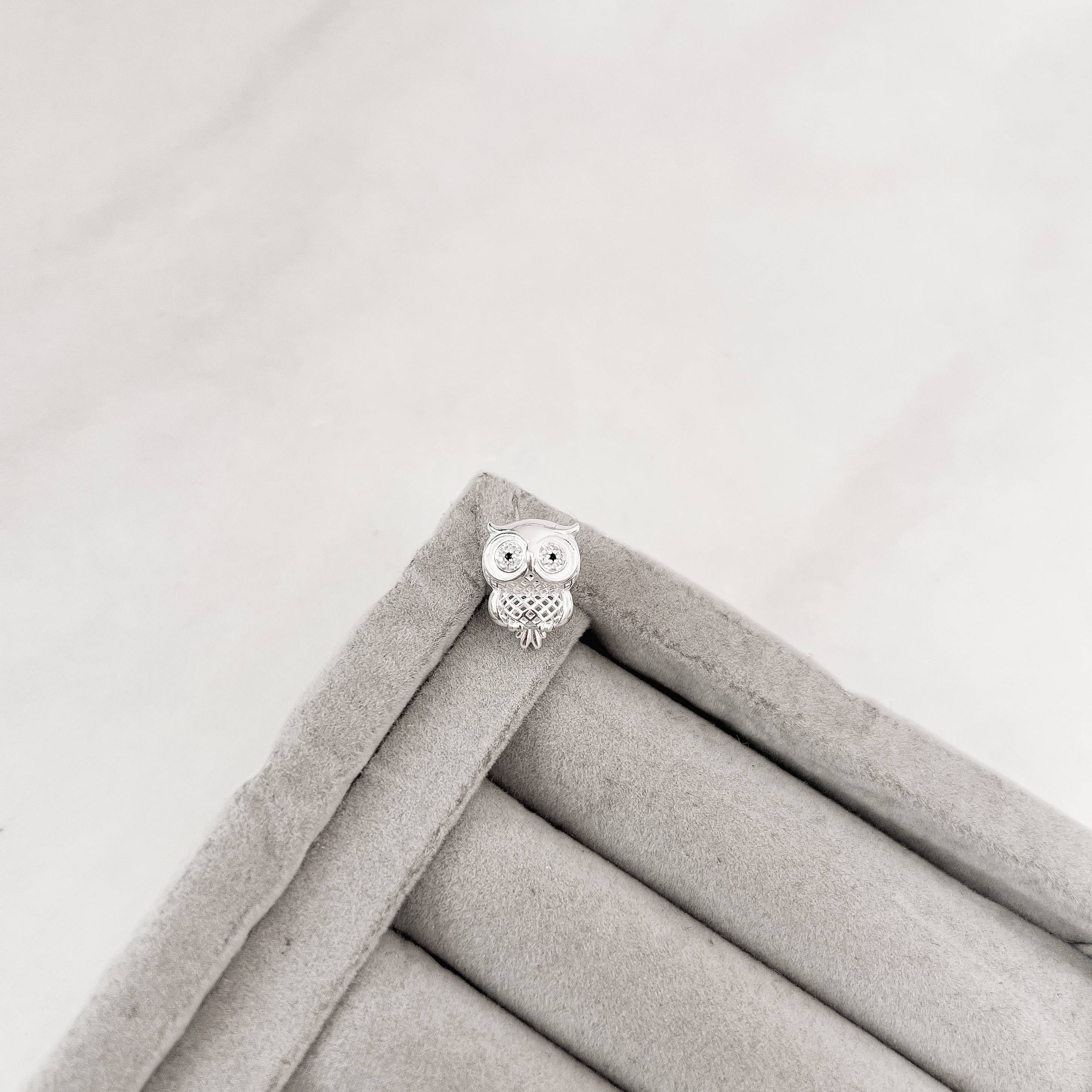 Berloque separador coruja olhos cravejados 3D 14mm