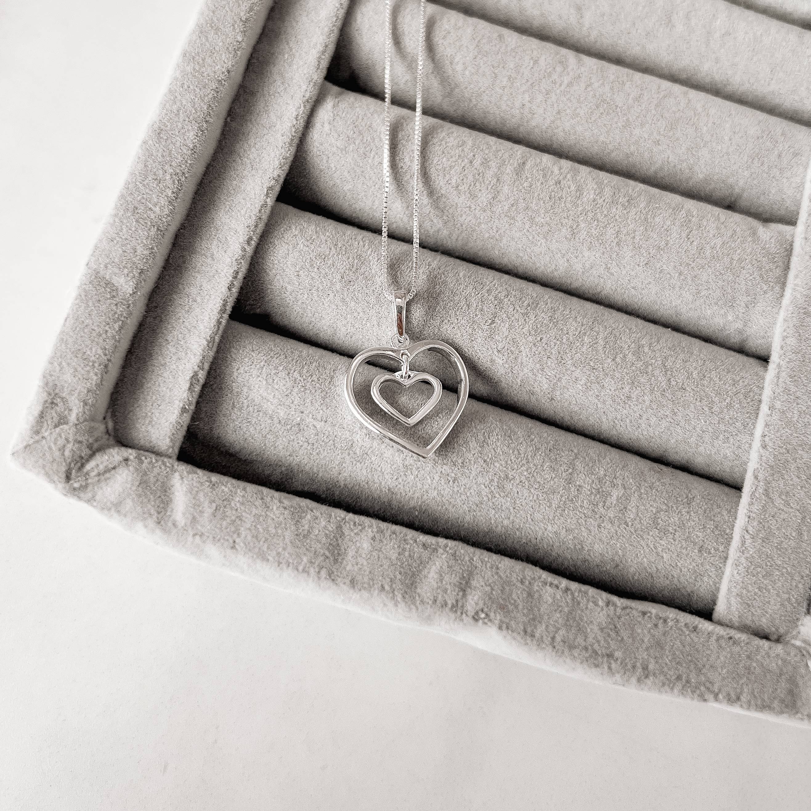 Imagem Secundária Colar pingente coração com coração vazado 16mm 45cm