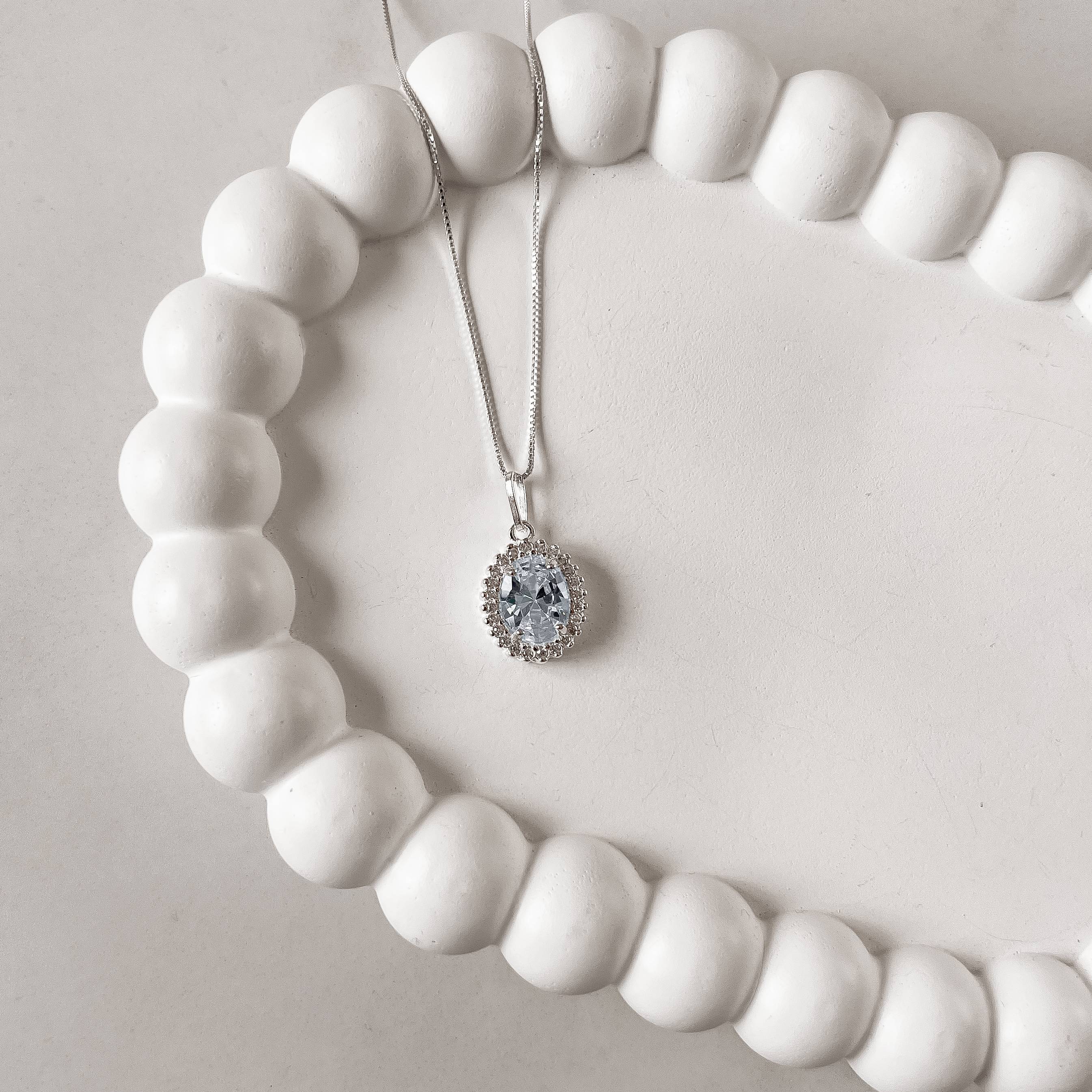 Colar pingente zircônia oval azul claro com cravejado 15mm 45cm